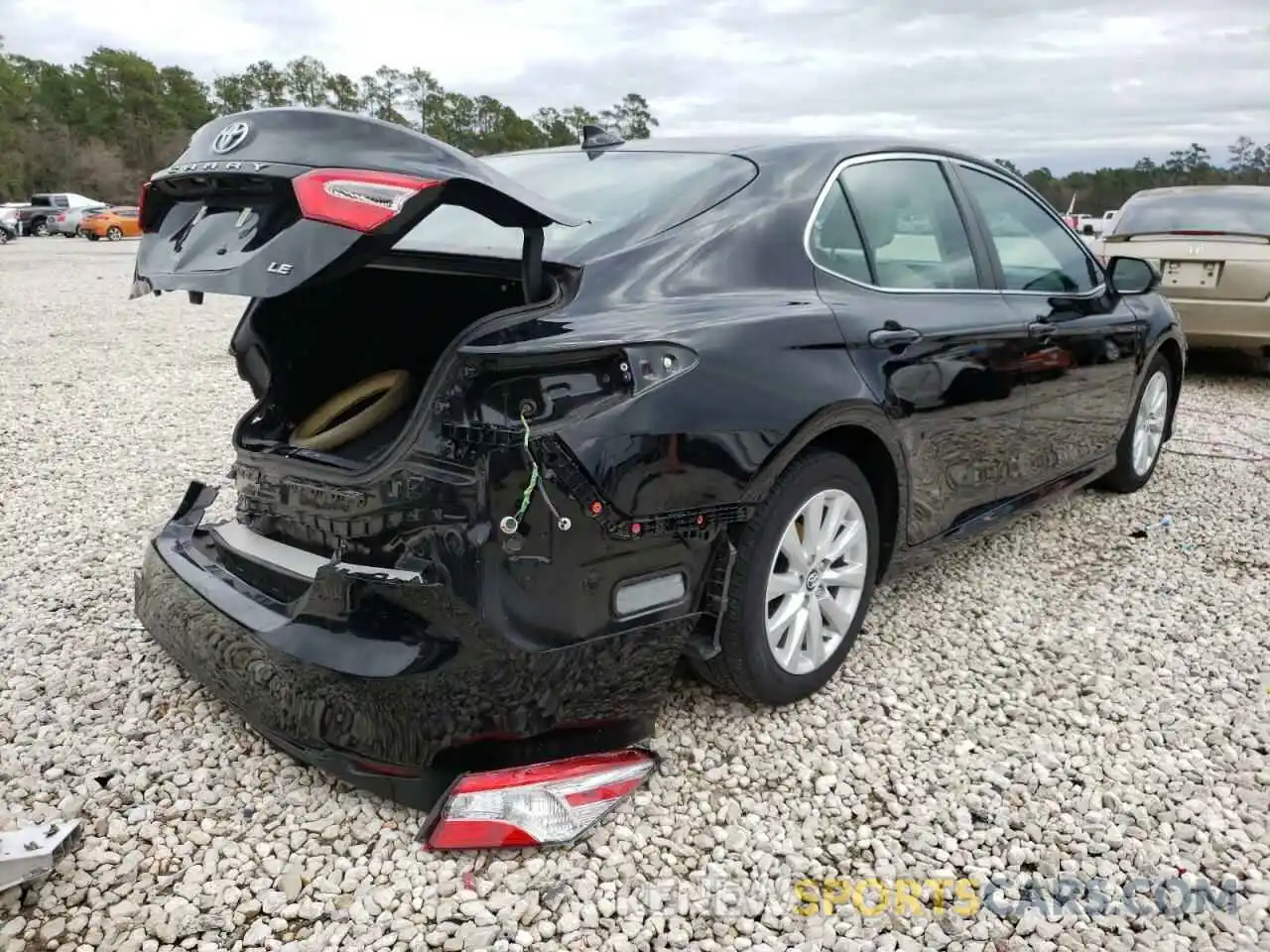 4 Photograph of a damaged car 4T1C11AK7LU861717 TOYOTA CAMRY 2020