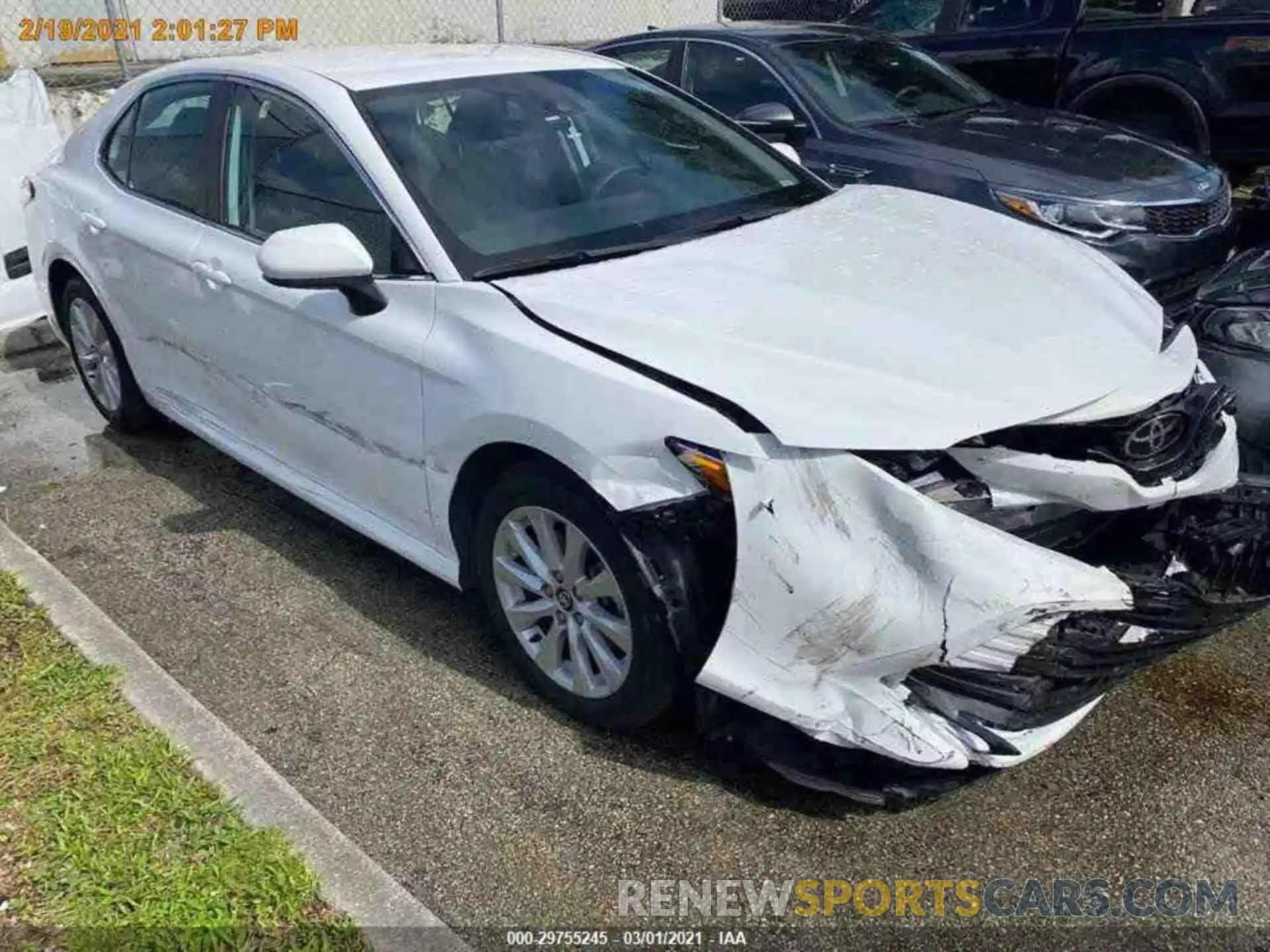 13 Photograph of a damaged car 4T1C11AK7LU869459 TOYOTA CAMRY 2020