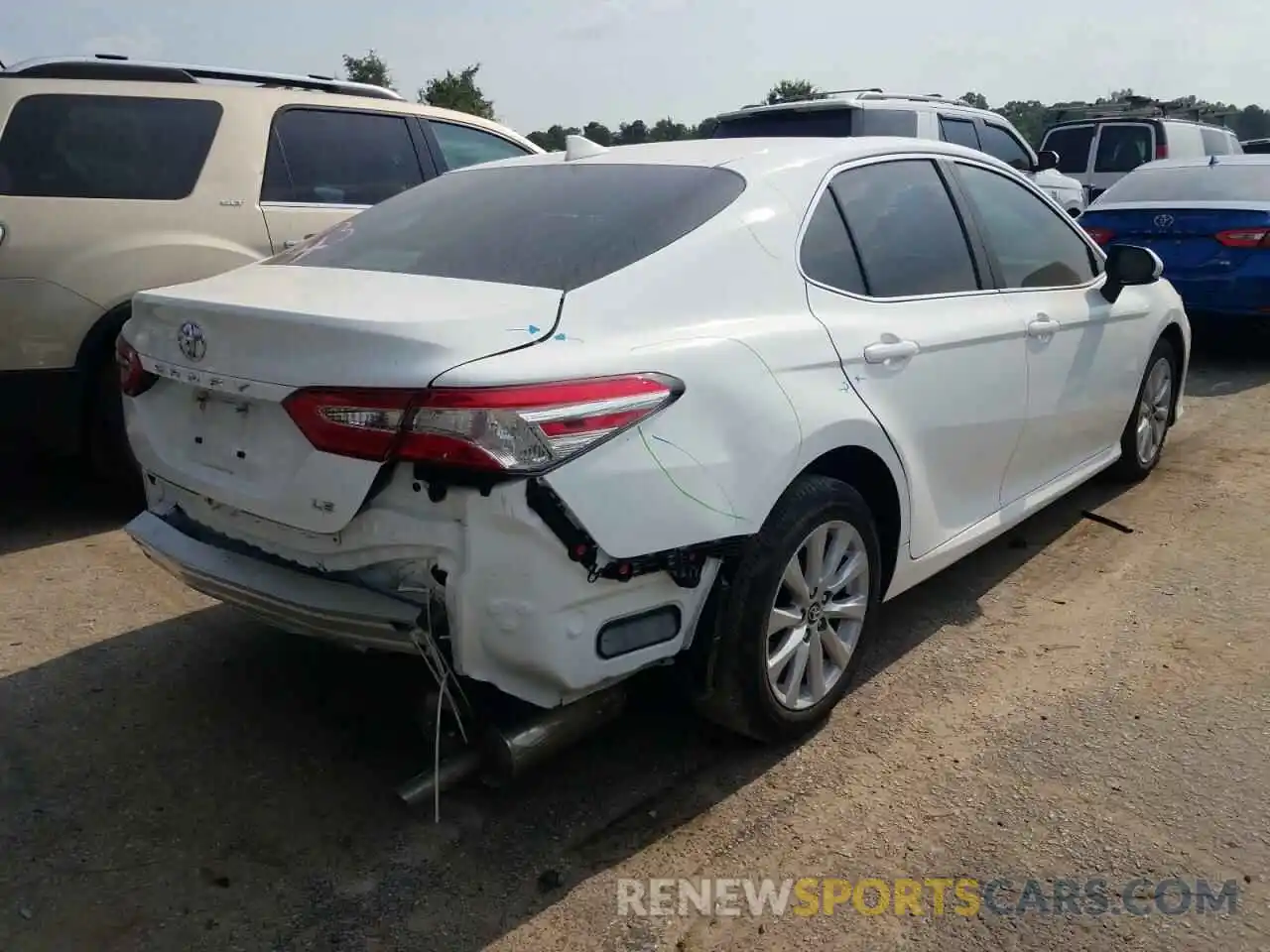 4 Photograph of a damaged car 4T1C11AK7LU885094 TOYOTA CAMRY 2020