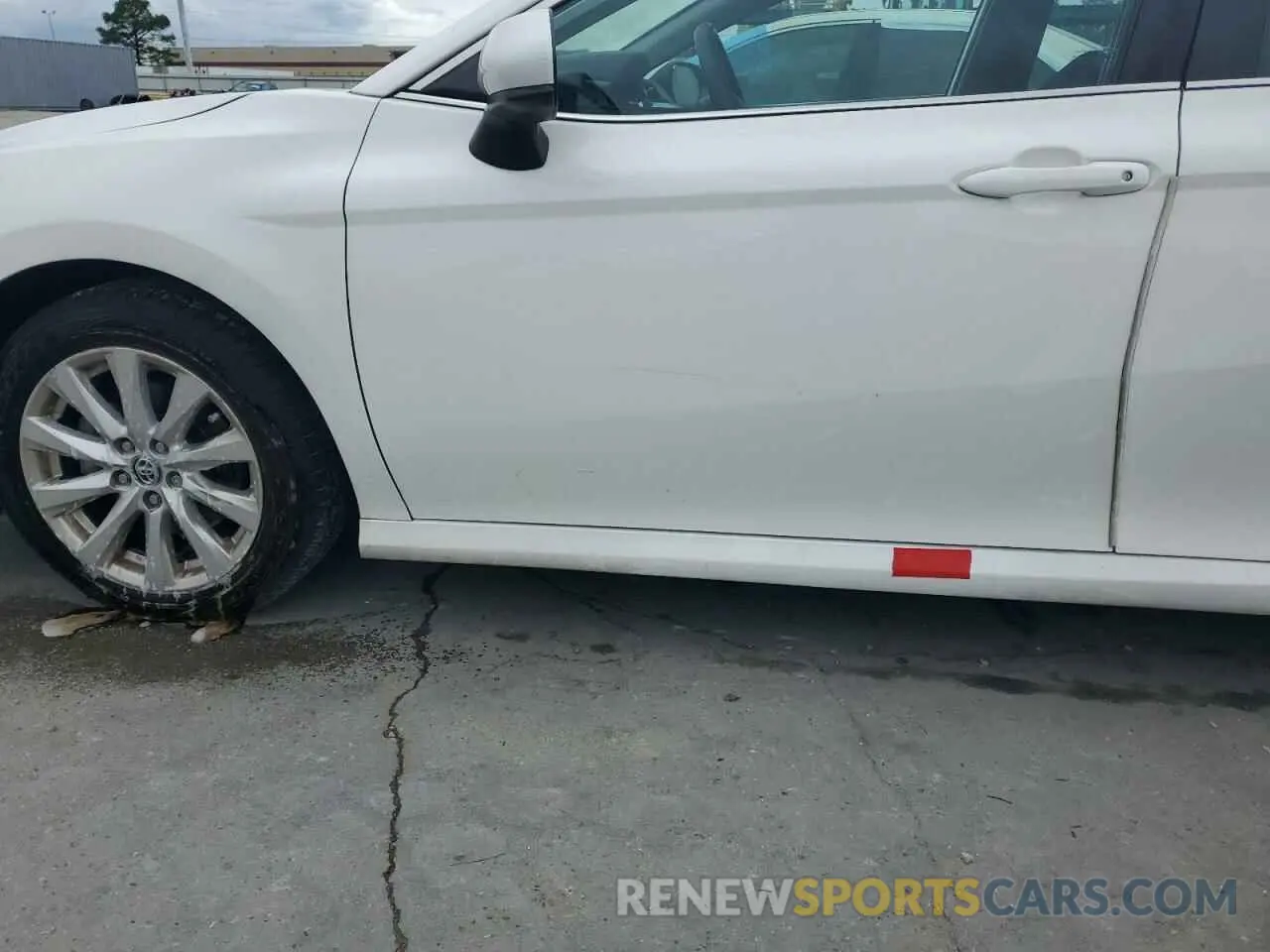 12 Photograph of a damaged car 4T1C11AK7LU885158 TOYOTA CAMRY 2020