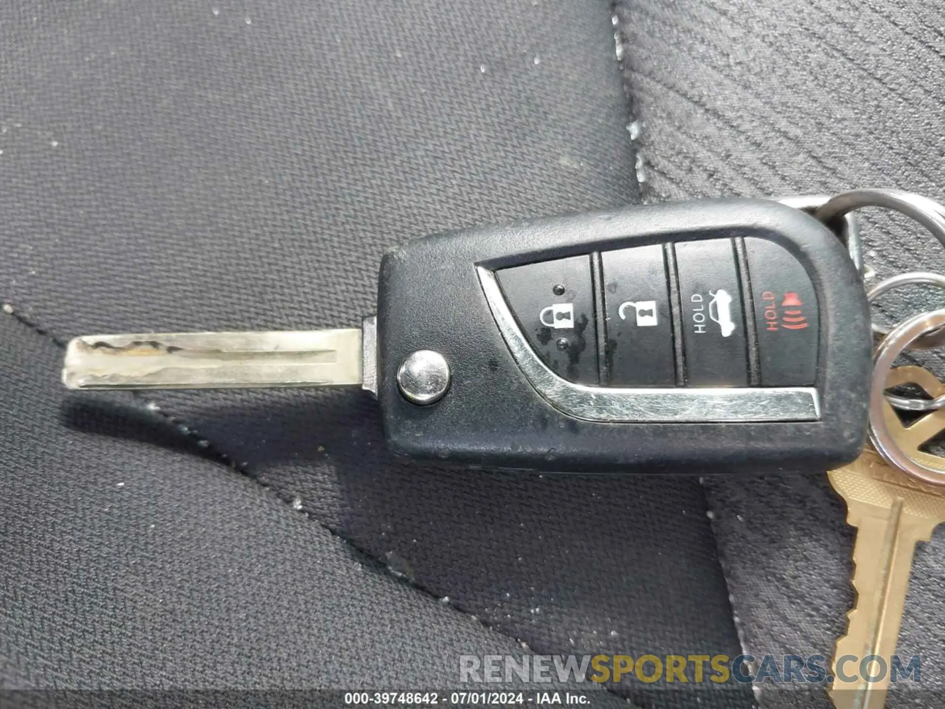 11 Photograph of a damaged car 4T1C11AK7LU893471 TOYOTA CAMRY 2020