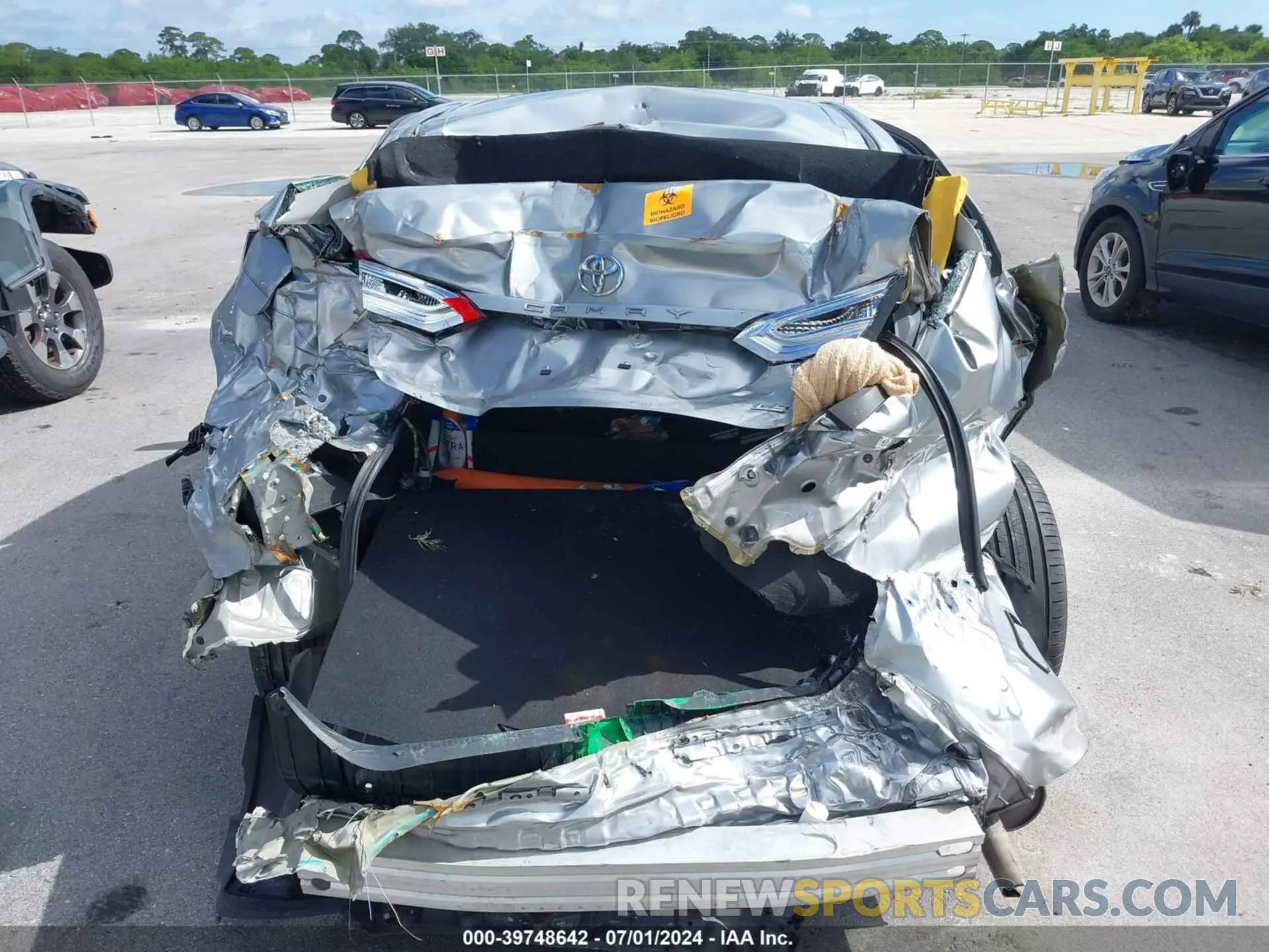 13 Photograph of a damaged car 4T1C11AK7LU893471 TOYOTA CAMRY 2020