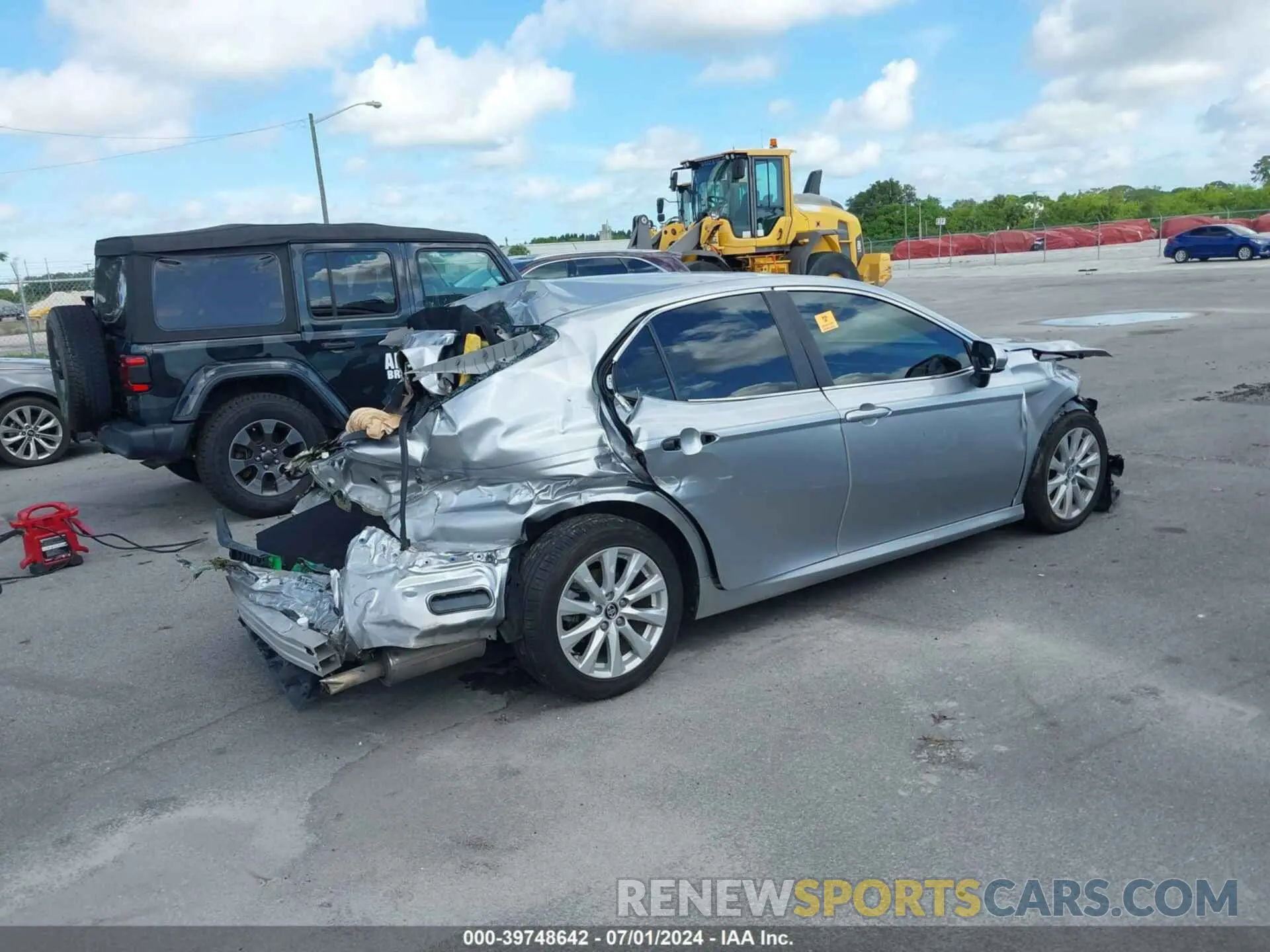 4 Photograph of a damaged car 4T1C11AK7LU893471 TOYOTA CAMRY 2020