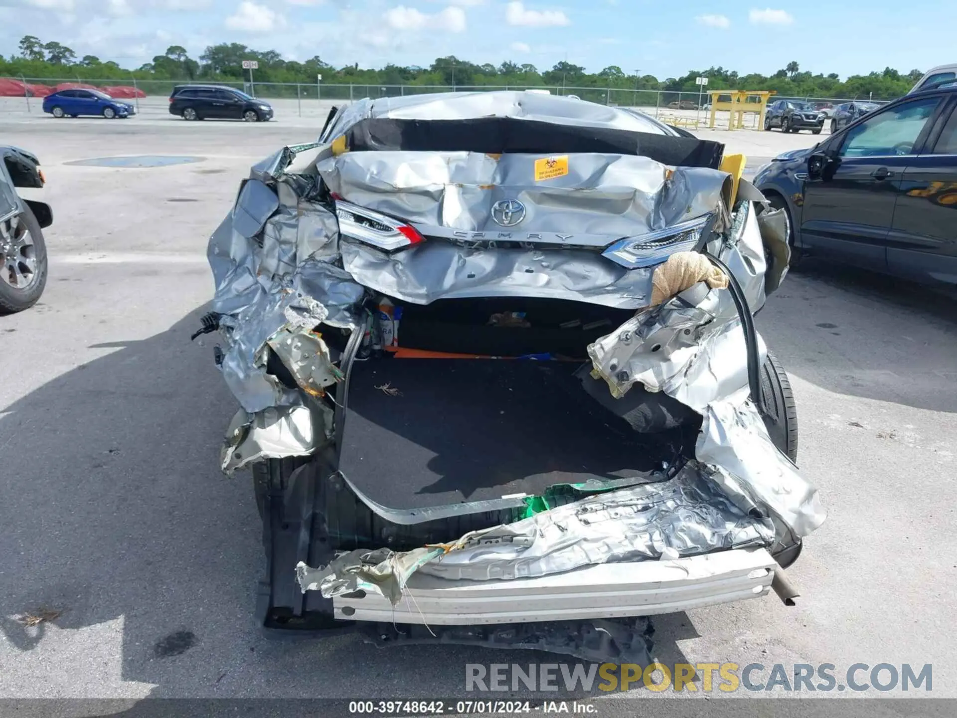 6 Photograph of a damaged car 4T1C11AK7LU893471 TOYOTA CAMRY 2020