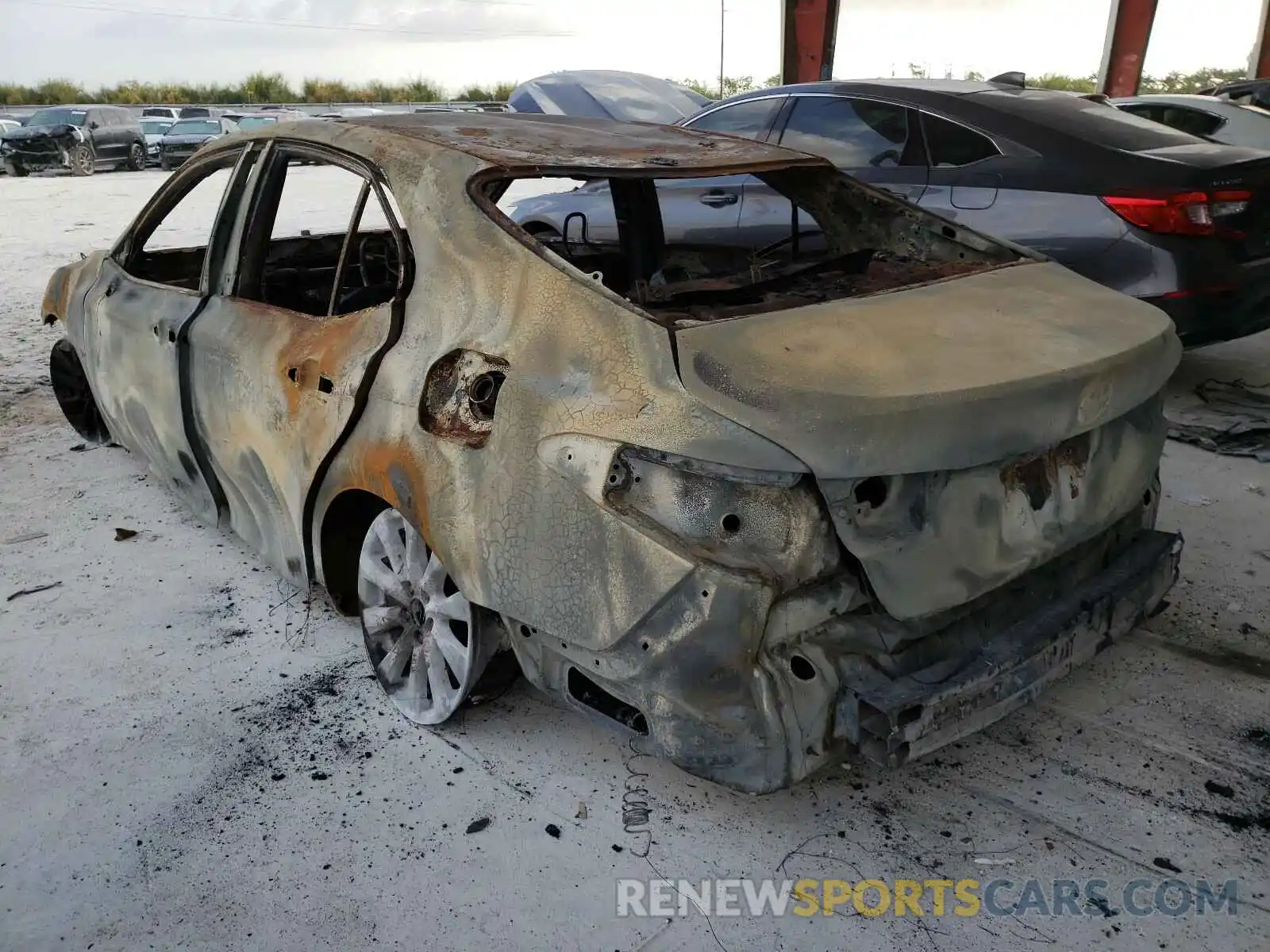 3 Photograph of a damaged car 4T1C11AK7LU909166 TOYOTA CAMRY 2020