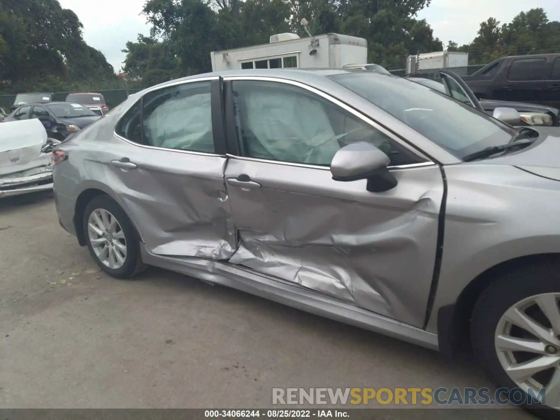 6 Photograph of a damaged car 4T1C11AK7LU912617 TOYOTA CAMRY 2020