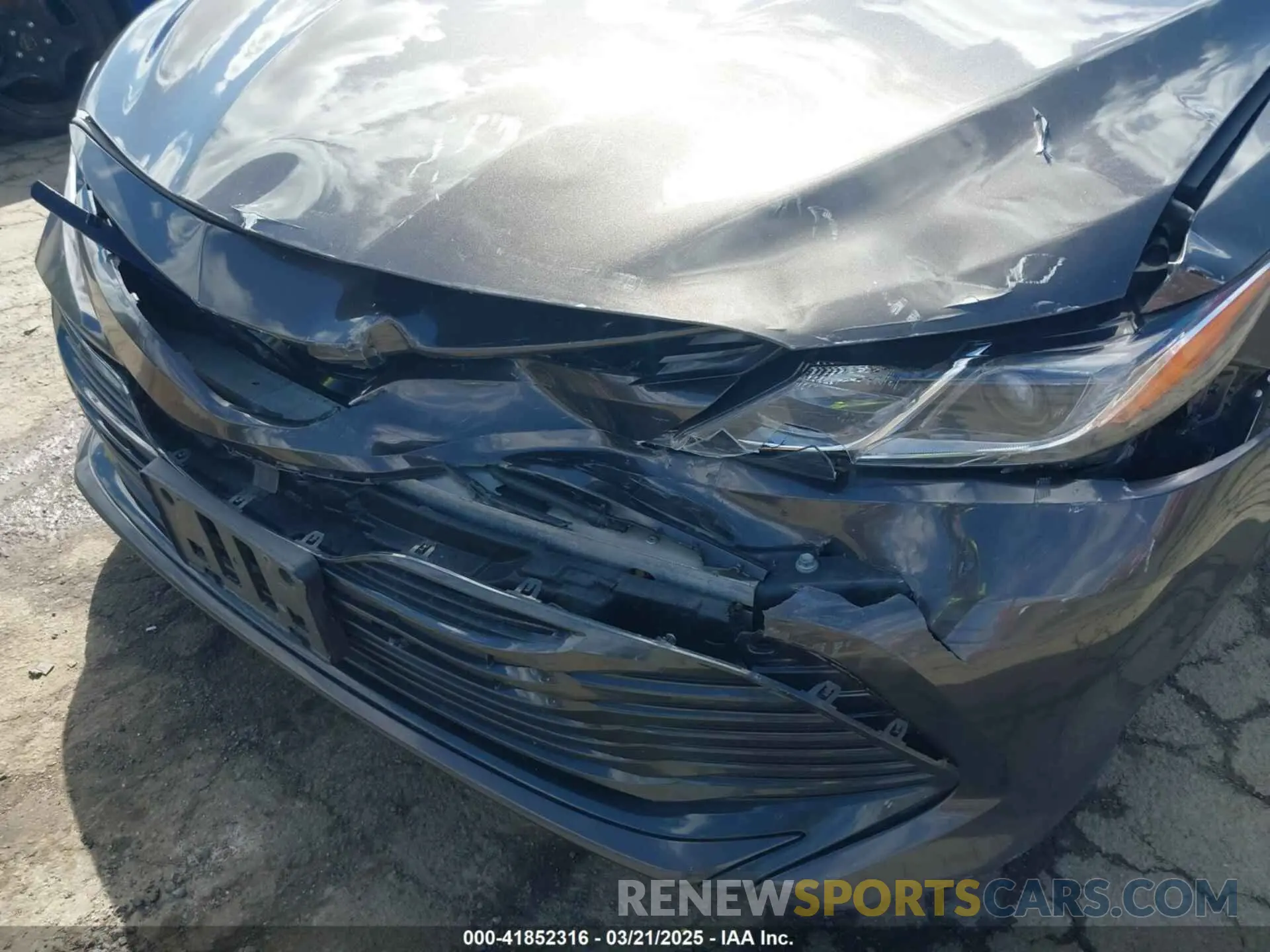 12 Photograph of a damaged car 4T1C11AK7LU913251 TOYOTA CAMRY 2020