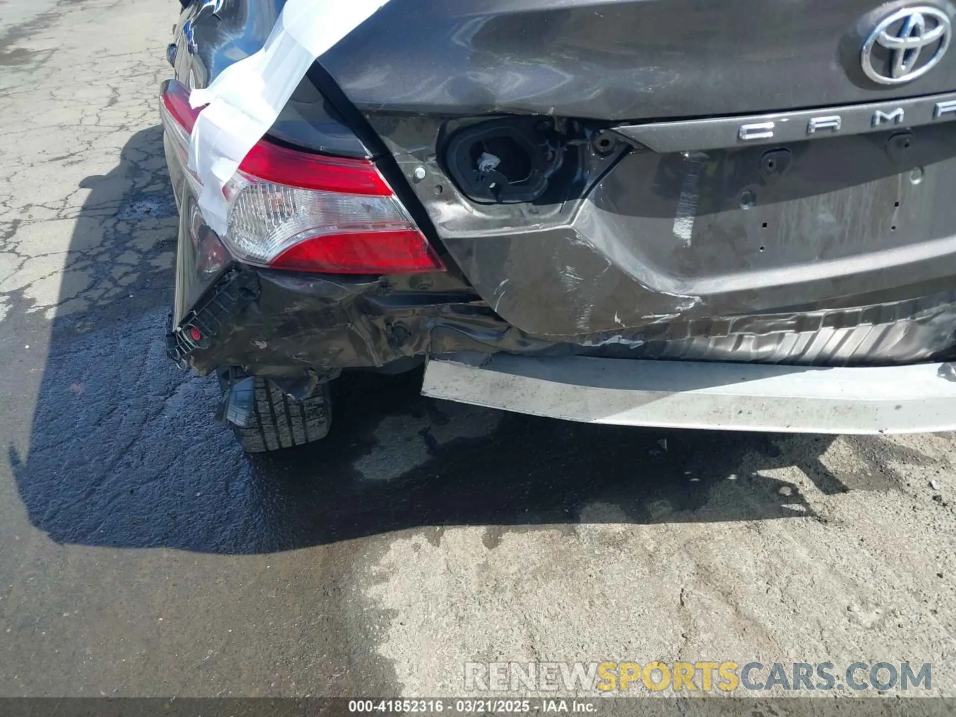 6 Photograph of a damaged car 4T1C11AK7LU913251 TOYOTA CAMRY 2020
