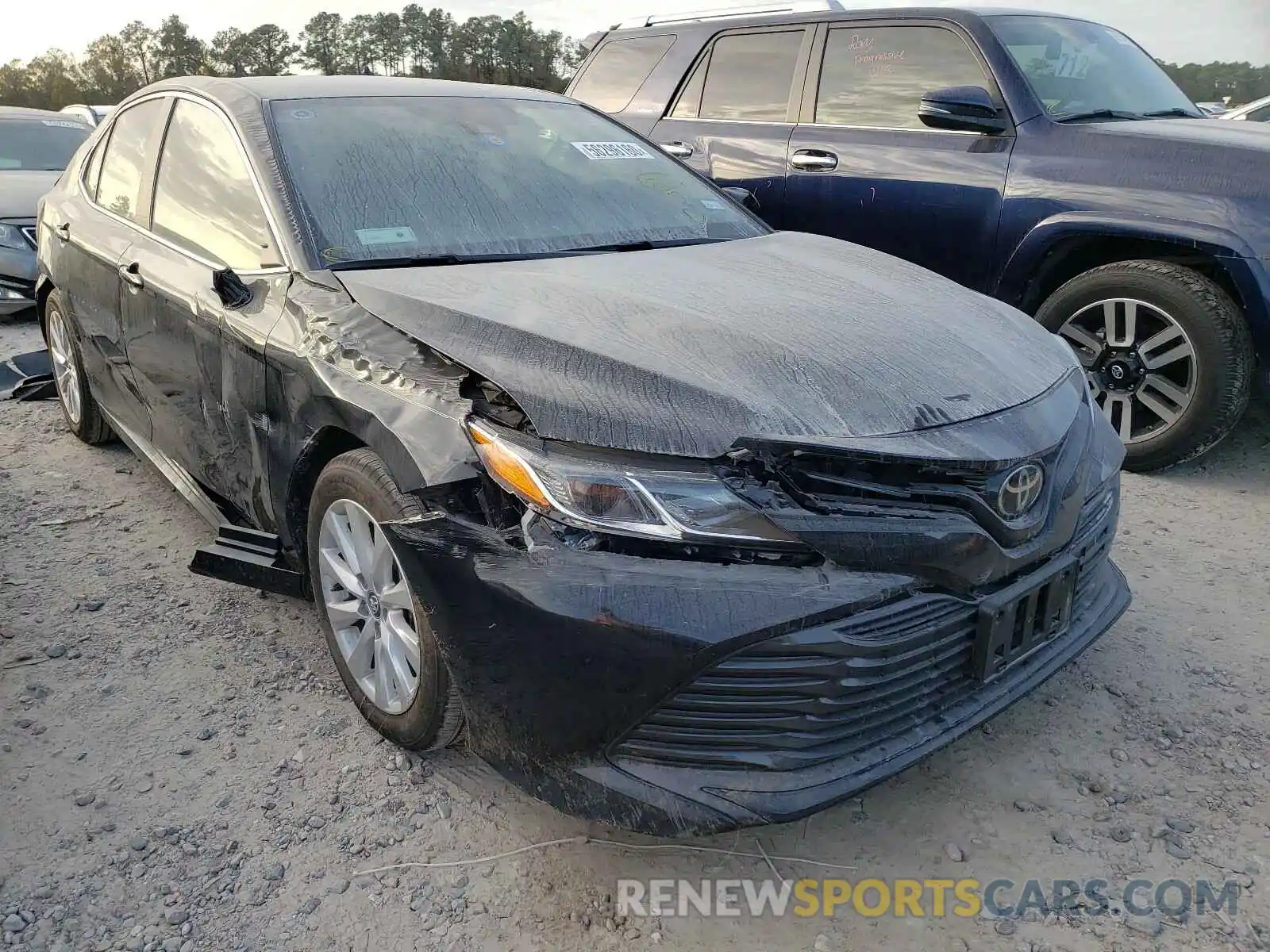 1 Photograph of a damaged car 4T1C11AK7LU920071 TOYOTA CAMRY 2020