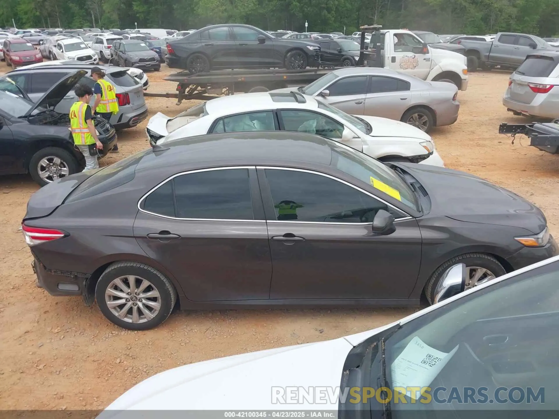 13 Photograph of a damaged car 4T1C11AK7LU935265 TOYOTA CAMRY 2020