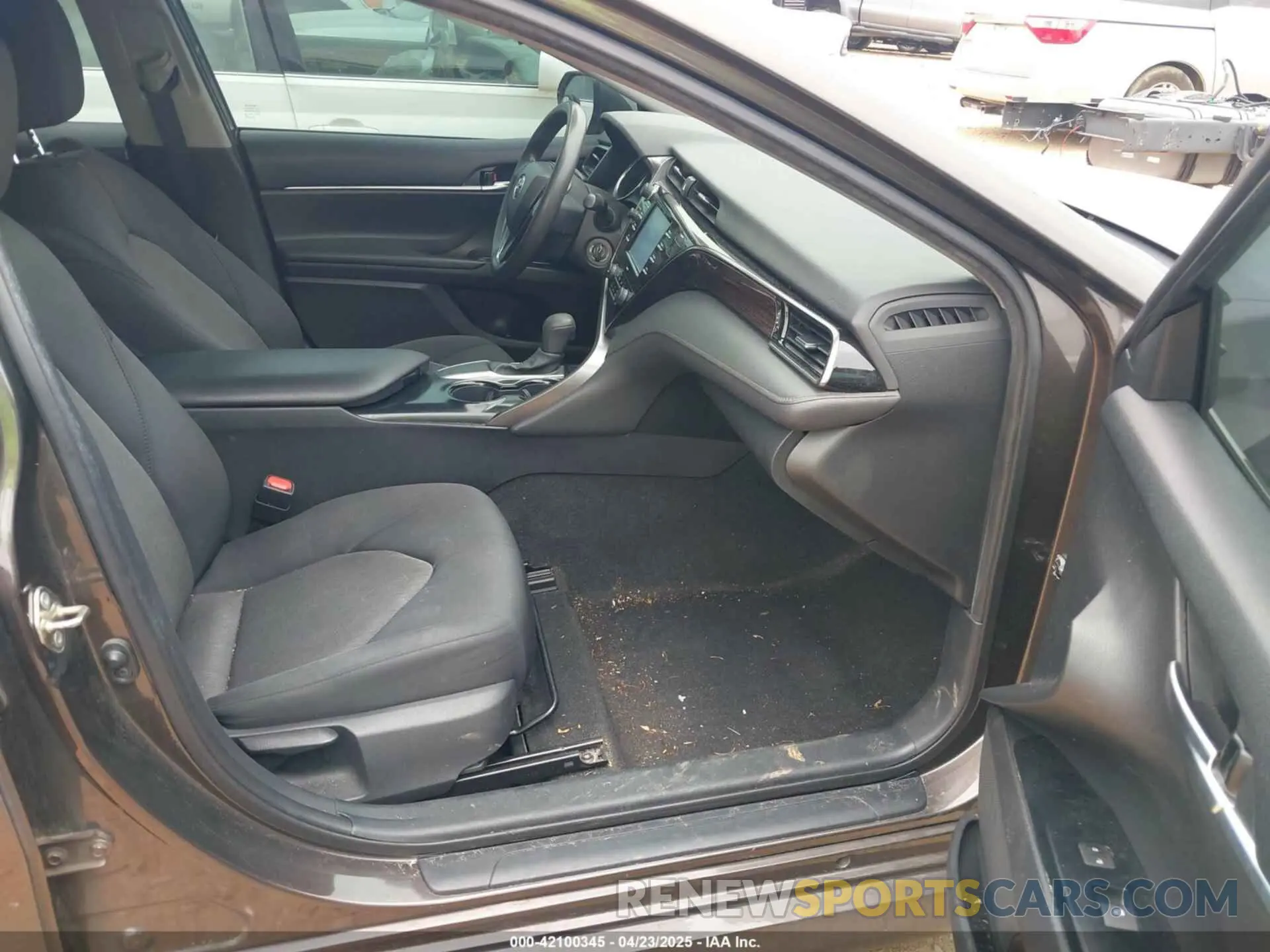 5 Photograph of a damaged car 4T1C11AK7LU935265 TOYOTA CAMRY 2020