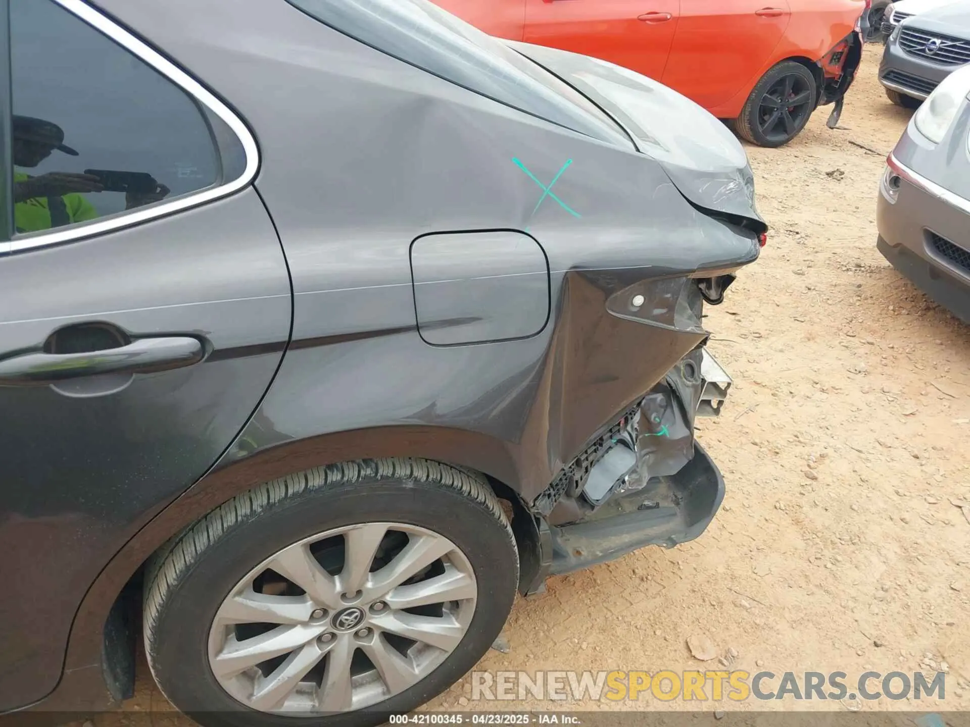 6 Photograph of a damaged car 4T1C11AK7LU935265 TOYOTA CAMRY 2020