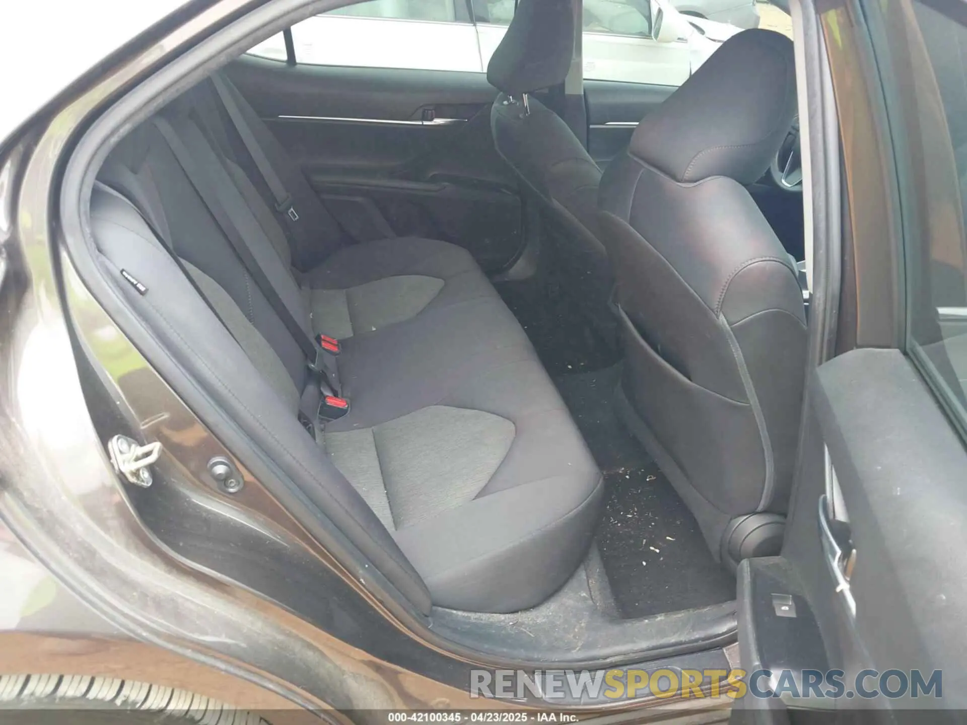 8 Photograph of a damaged car 4T1C11AK7LU935265 TOYOTA CAMRY 2020
