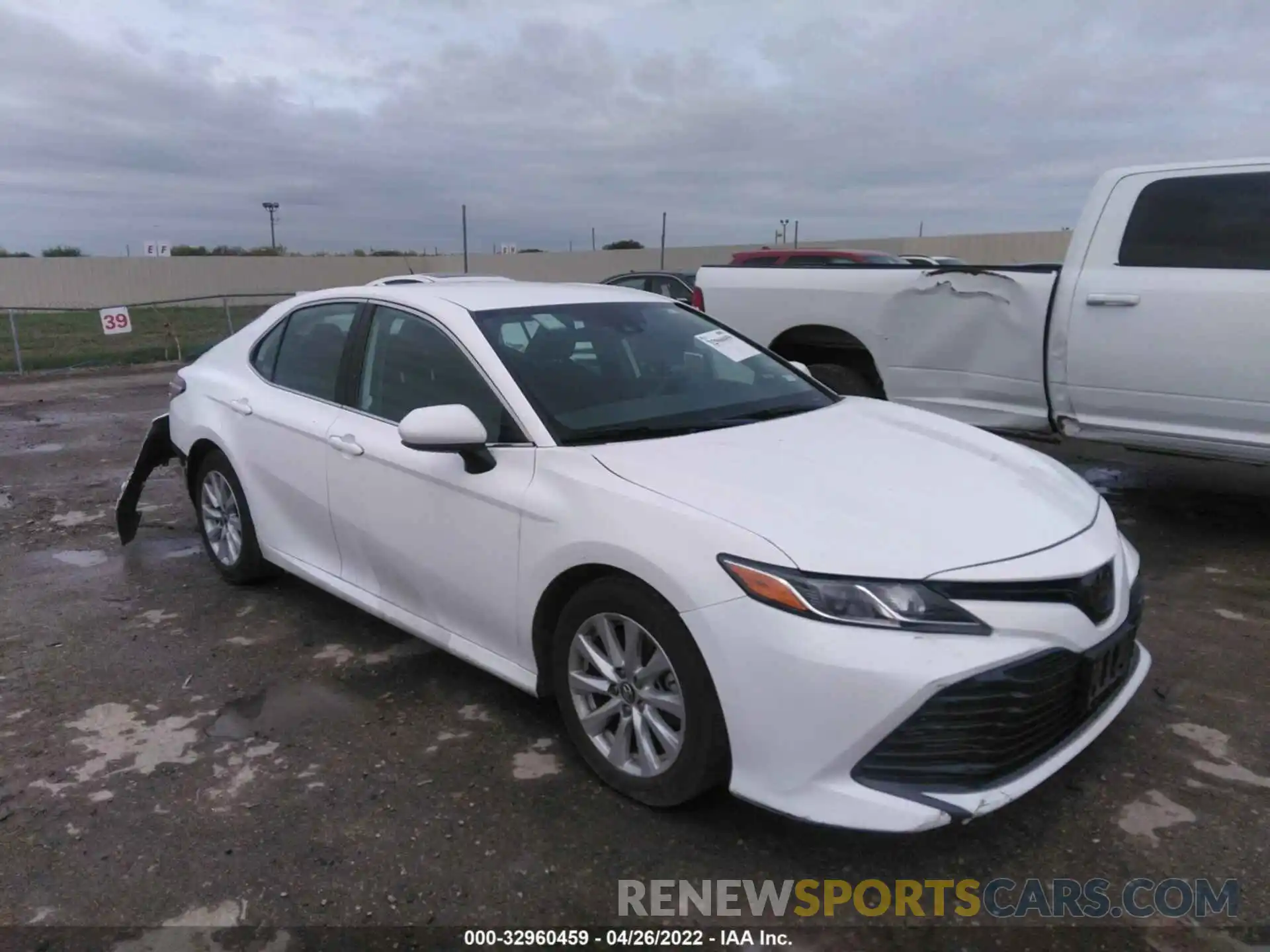 1 Photograph of a damaged car 4T1C11AK7LU939106 TOYOTA CAMRY 2020