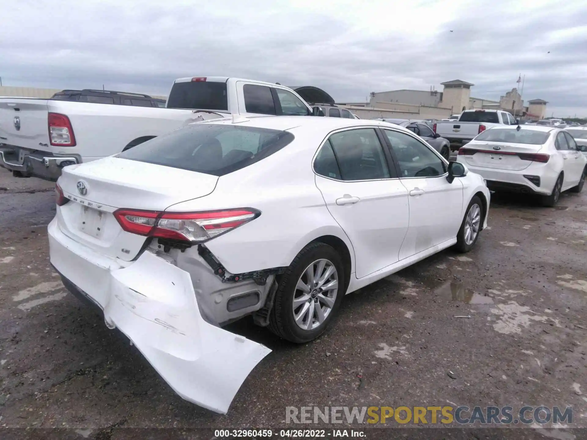 4 Photograph of a damaged car 4T1C11AK7LU939106 TOYOTA CAMRY 2020