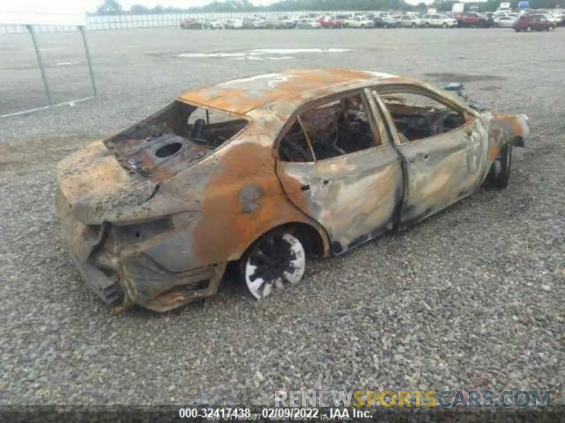 4 Photograph of a damaged car 4T1C11AK7LU947173 TOYOTA CAMRY 2020