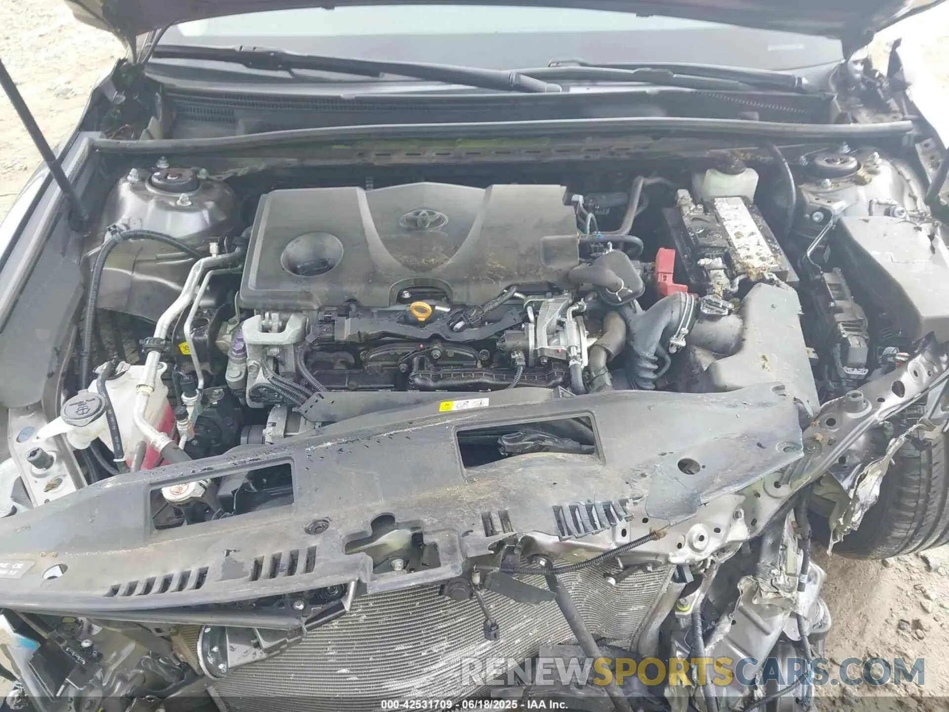 10 Photograph of a damaged car 4T1C11AK7LU972025 TOYOTA CAMRY 2020