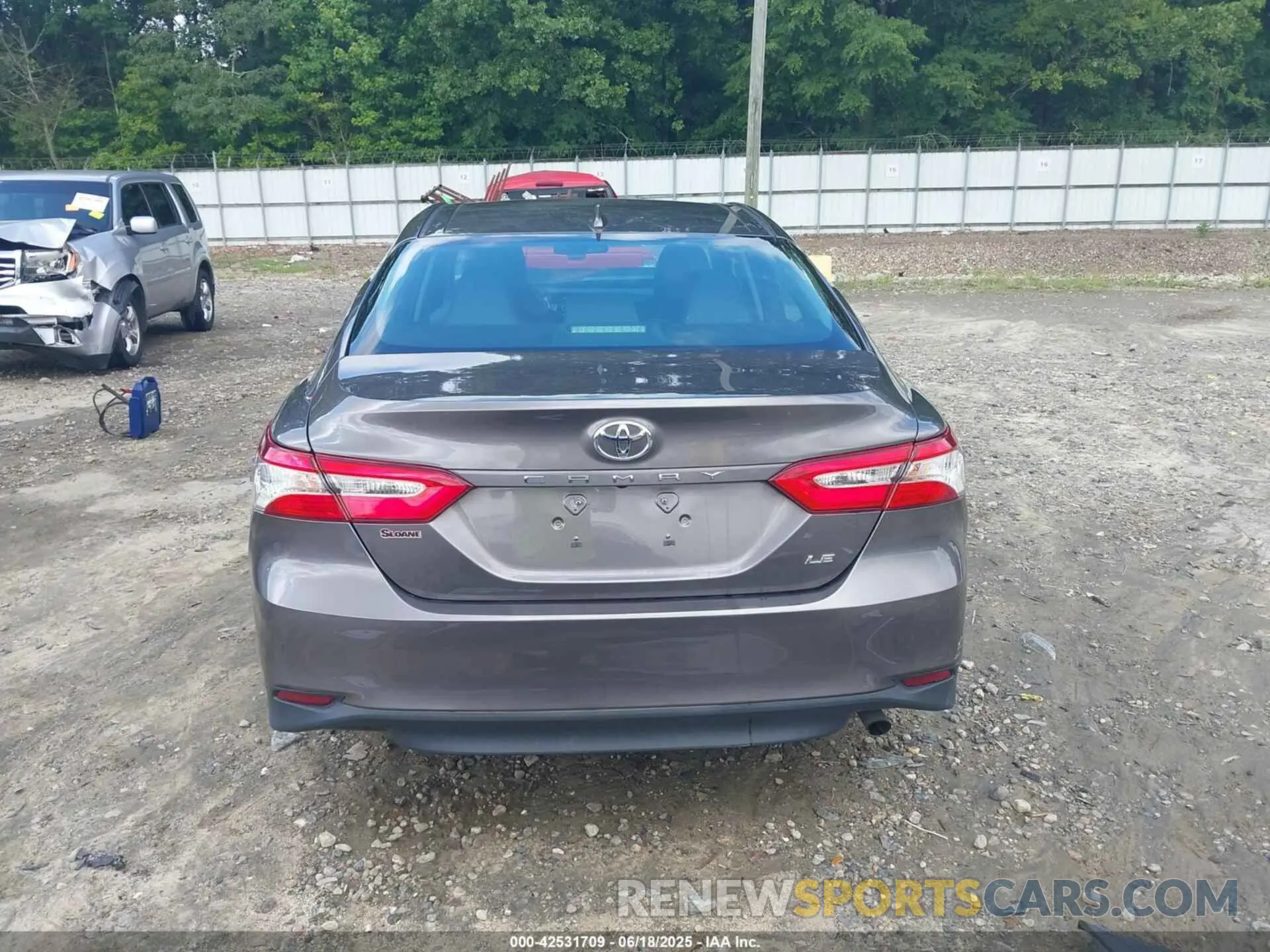 17 Photograph of a damaged car 4T1C11AK7LU972025 TOYOTA CAMRY 2020