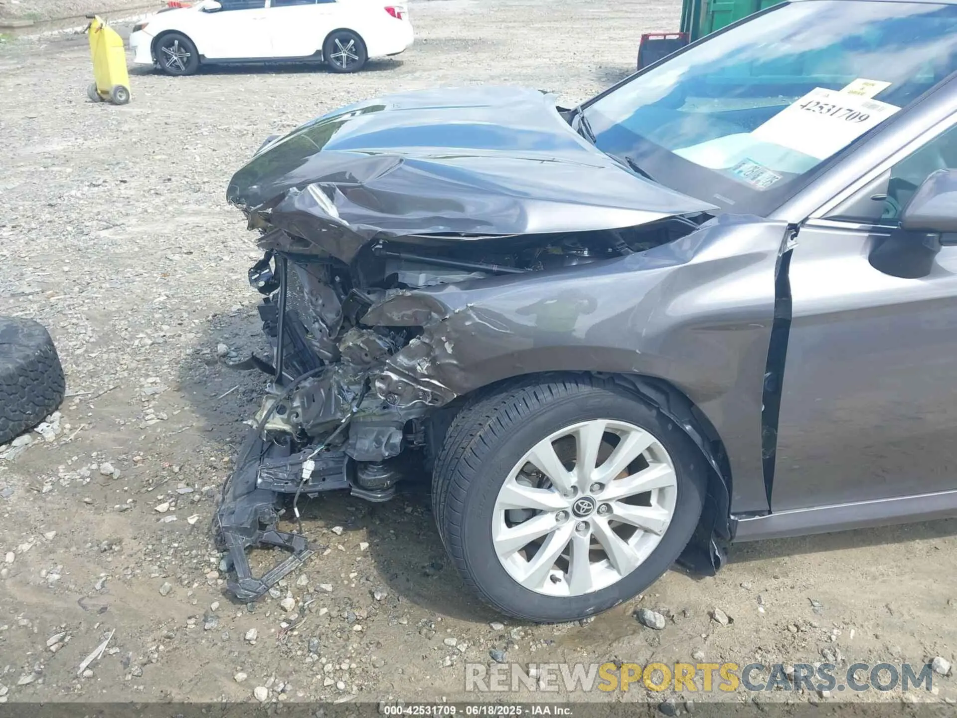 18 Photograph of a damaged car 4T1C11AK7LU972025 TOYOTA CAMRY 2020