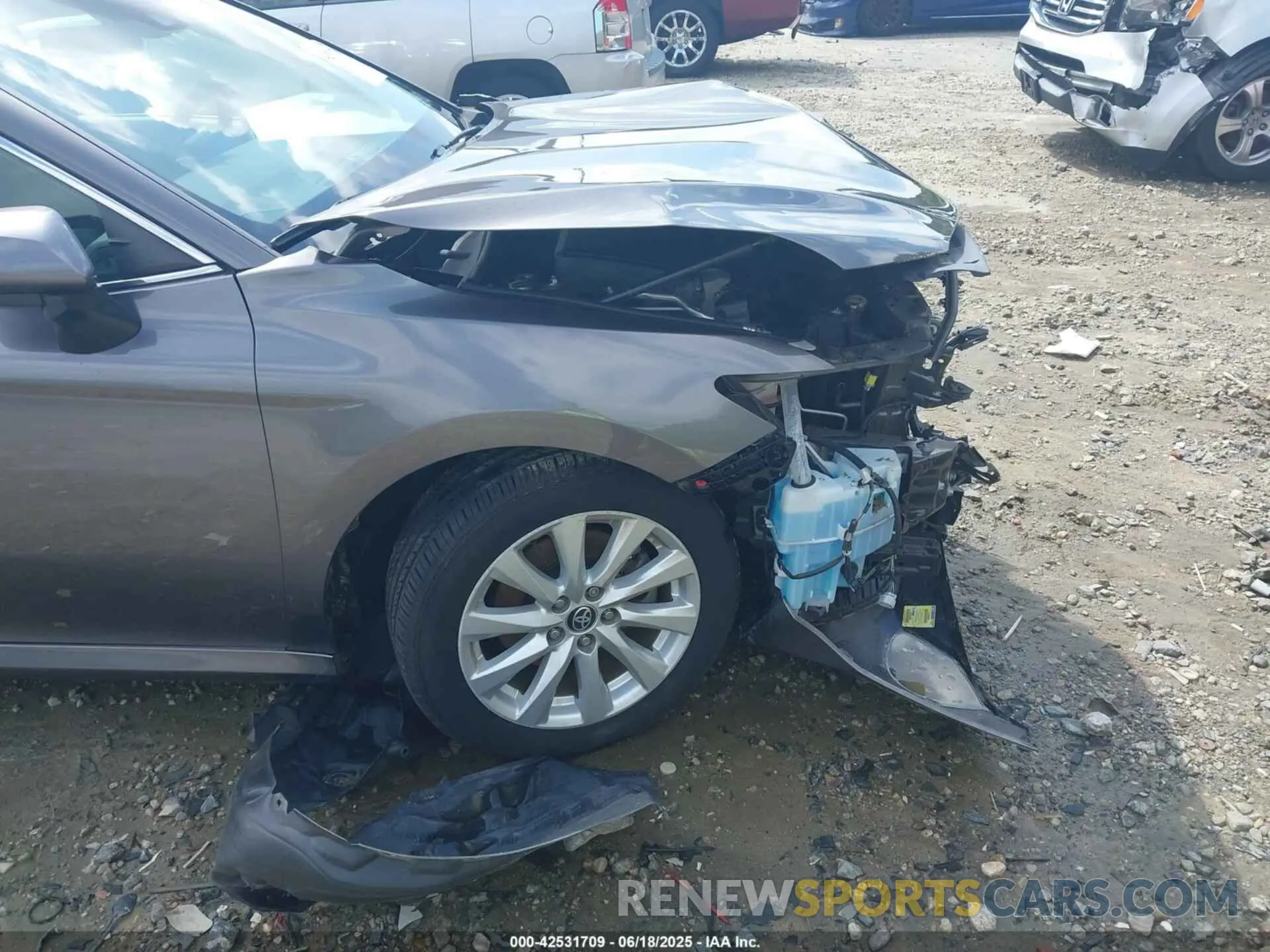 19 Photograph of a damaged car 4T1C11AK7LU972025 TOYOTA CAMRY 2020