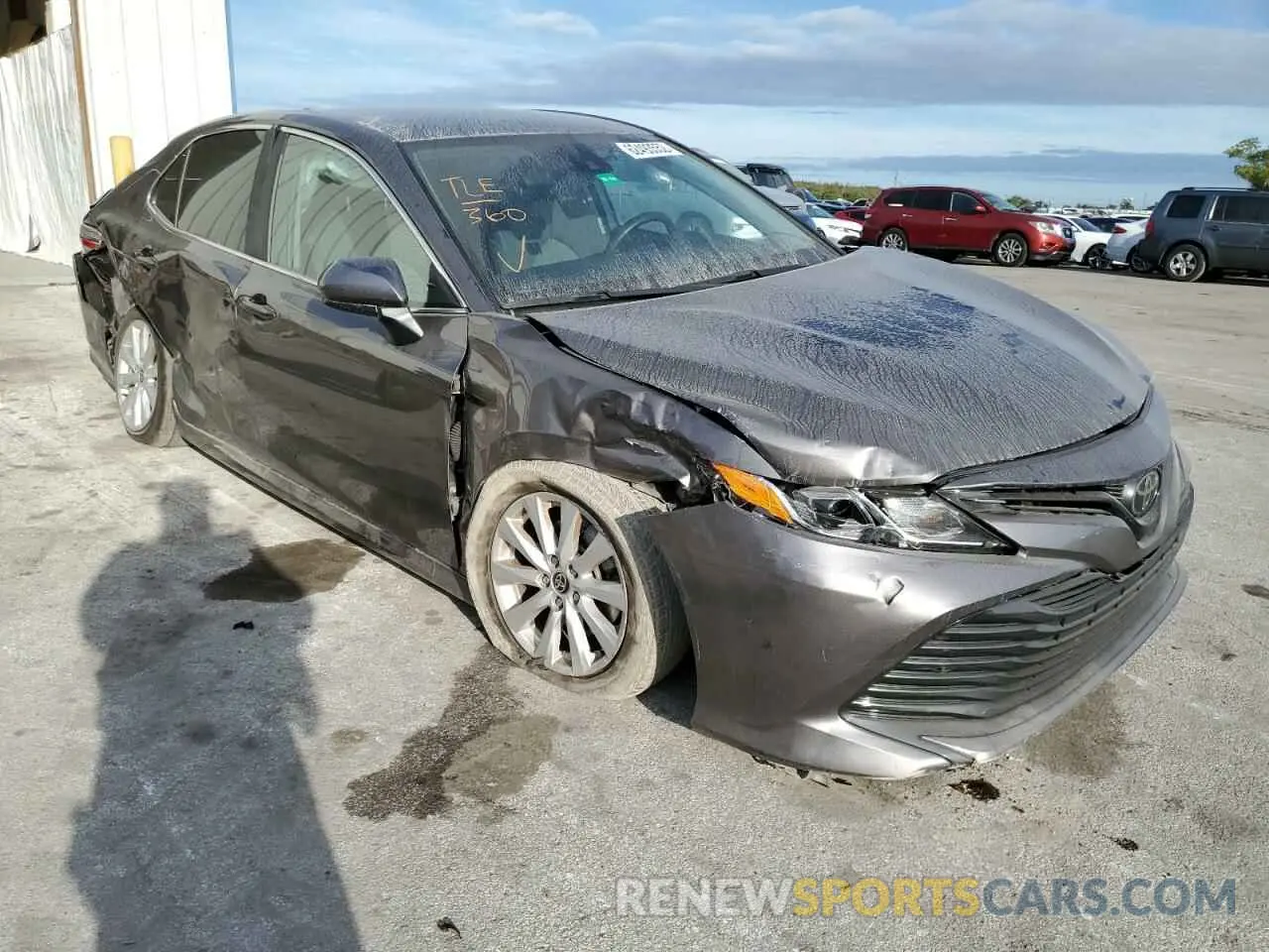 1 Photograph of a damaged car 4T1C11AK7LU975037 TOYOTA CAMRY 2020