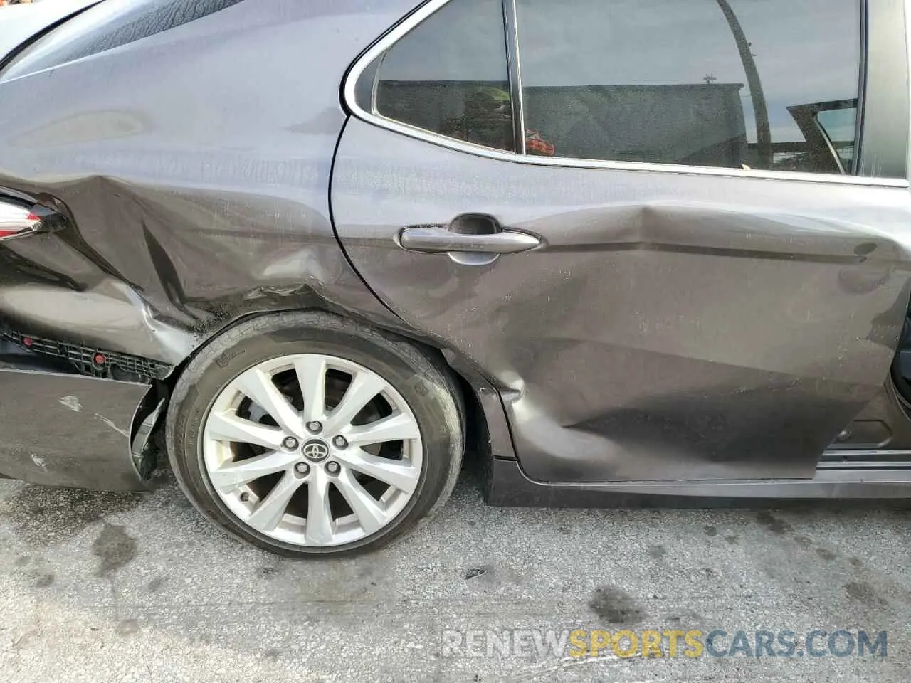 9 Photograph of a damaged car 4T1C11AK7LU975037 TOYOTA CAMRY 2020