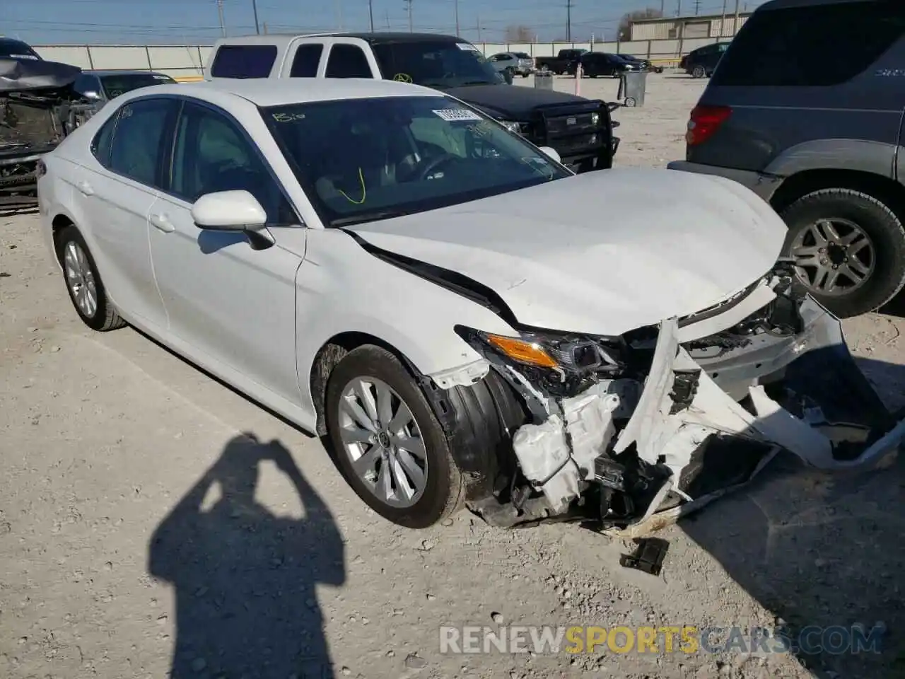 1 Photograph of a damaged car 4T1C11AK7LU985437 TOYOTA CAMRY 2020