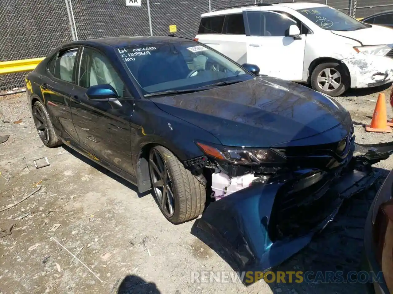 1 Photograph of a damaged car 4T1C11AK7LU990959 TOYOTA CAMRY 2020