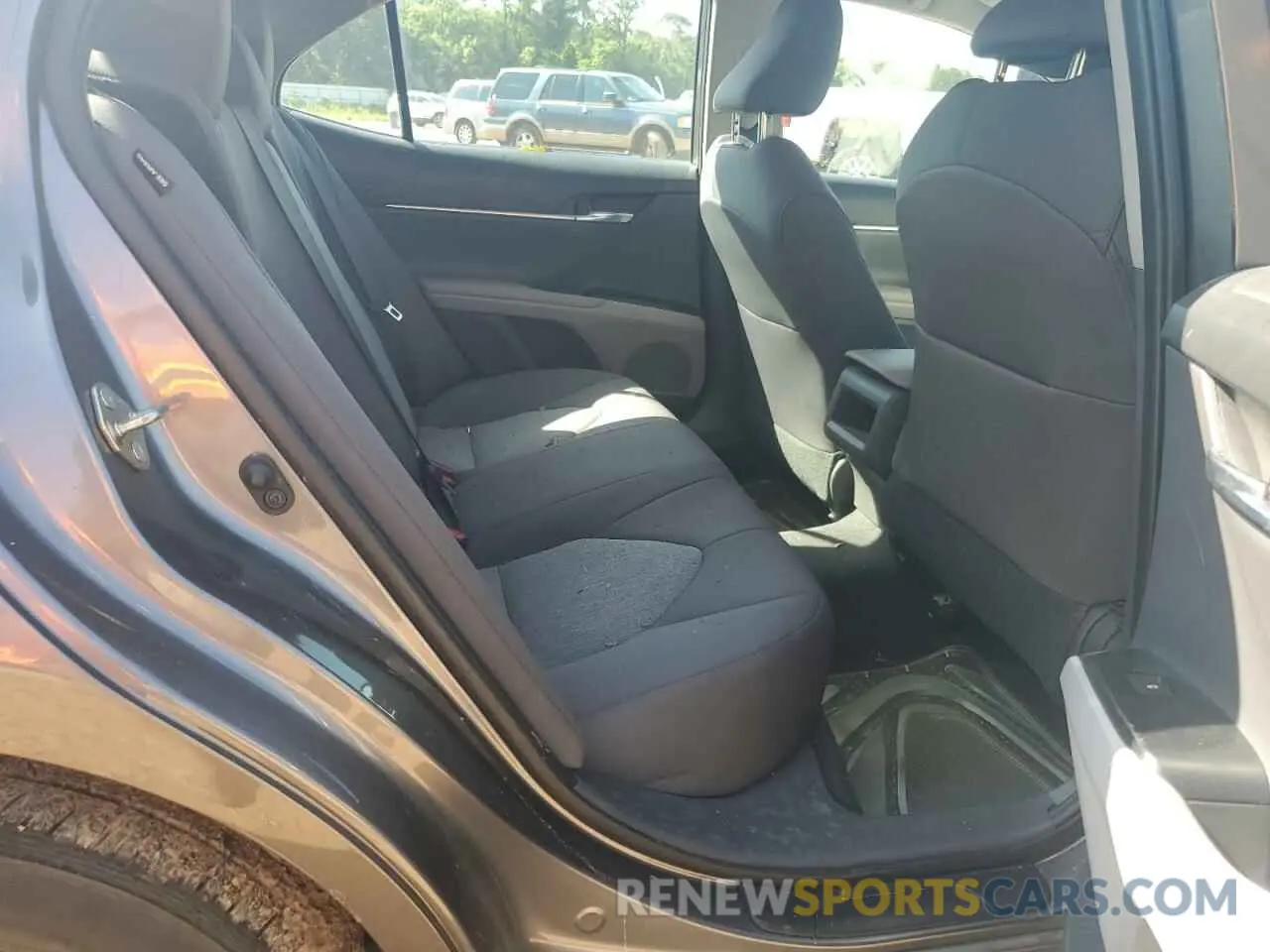 10 Photograph of a damaged car 4T1C11AK8LU318635 TOYOTA CAMRY 2020