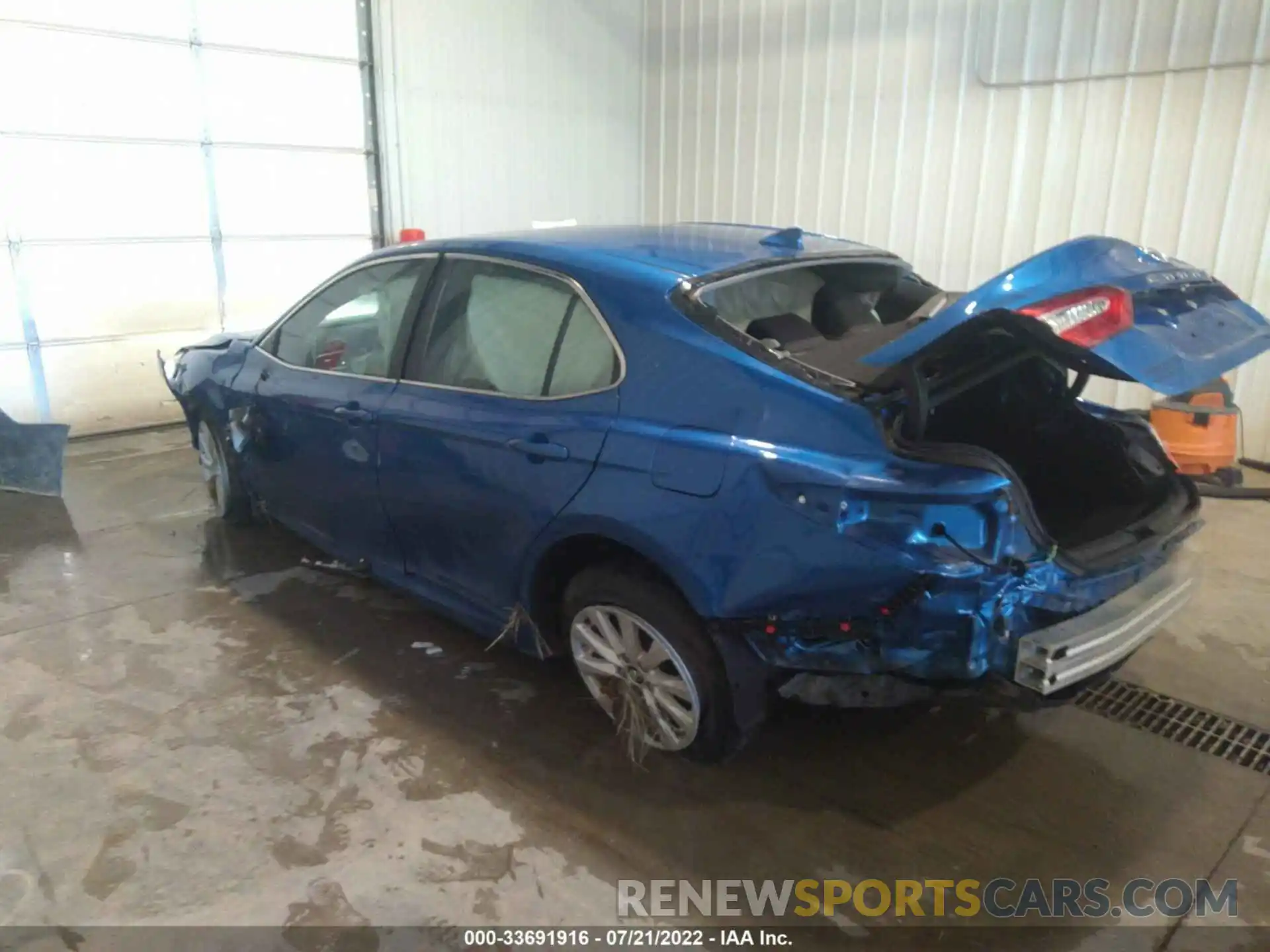 3 Photograph of a damaged car 4T1C11AK8LU327884 TOYOTA CAMRY 2020