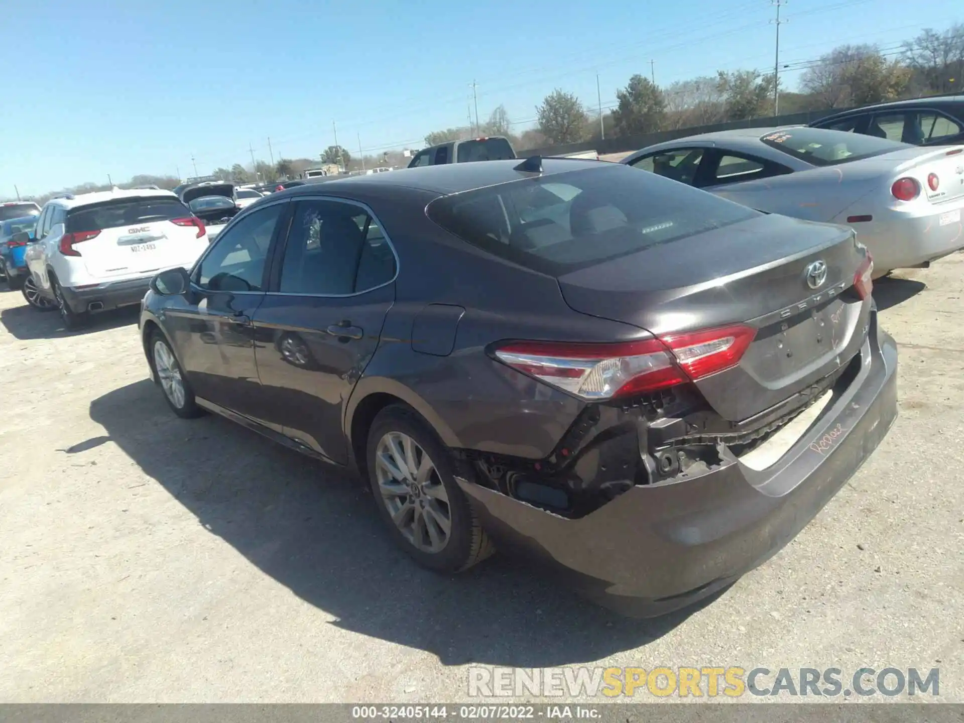 3 Photograph of a damaged car 4T1C11AK8LU331014 TOYOTA CAMRY 2020