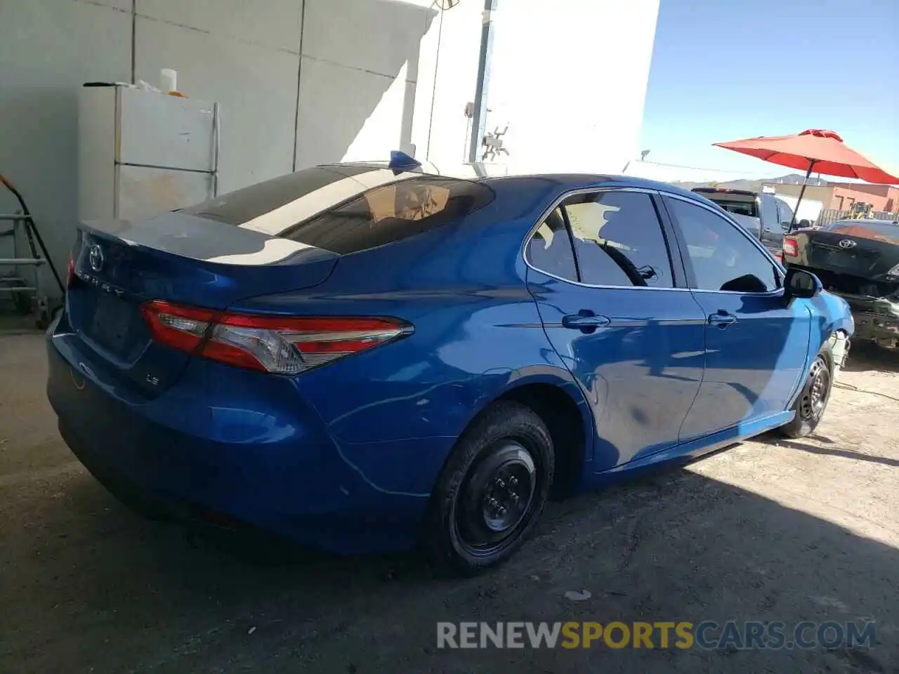 4 Photograph of a damaged car 4T1C11AK8LU337377 TOYOTA CAMRY 2020