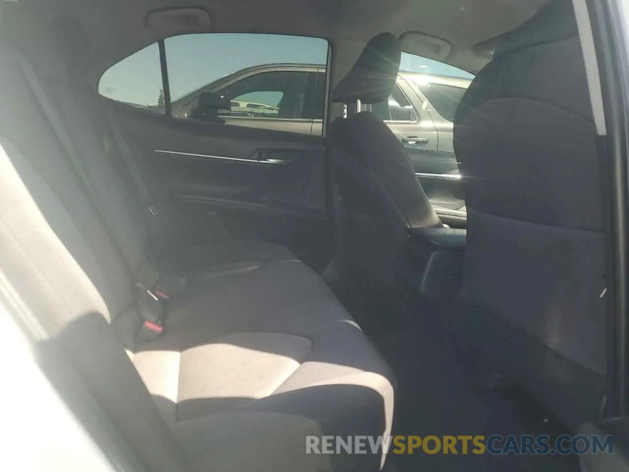 10 Photograph of a damaged car 4T1C11AK8LU348802 TOYOTA CAMRY 2020