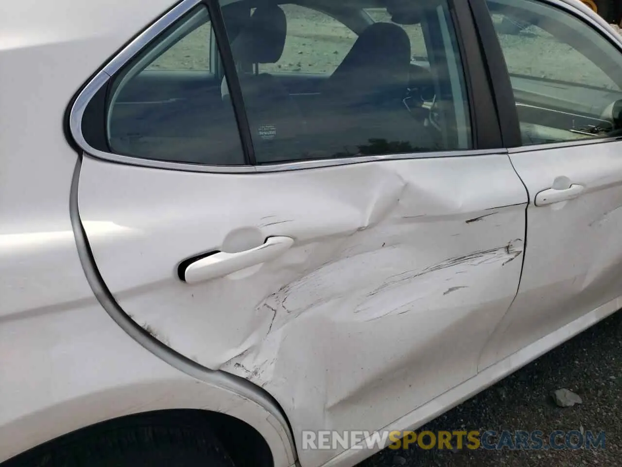 10 Photograph of a damaged car 4T1C11AK8LU351473 TOYOTA CAMRY 2020