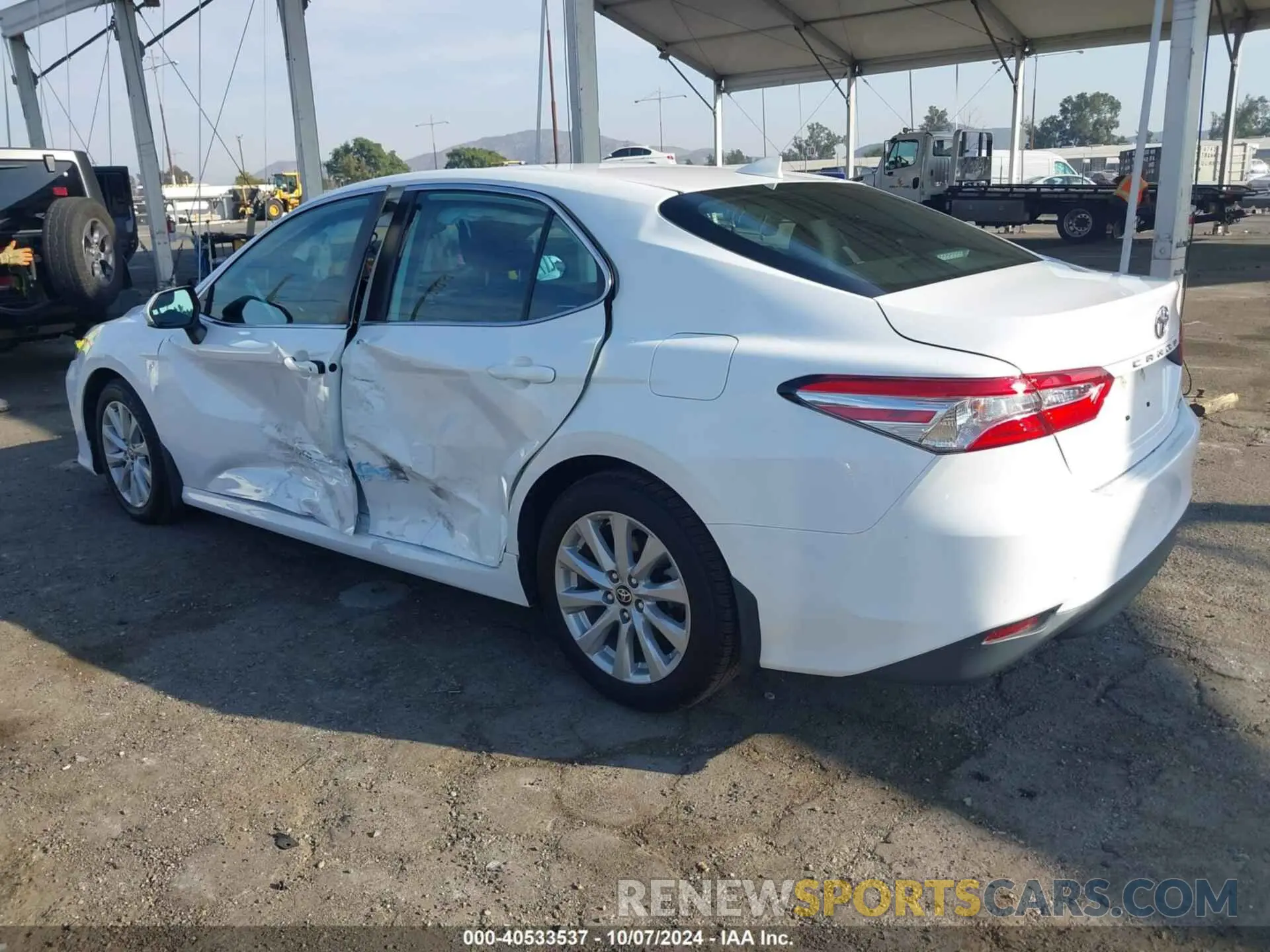 3 Photograph of a damaged car 4T1C11AK8LU368645 TOYOTA CAMRY 2020