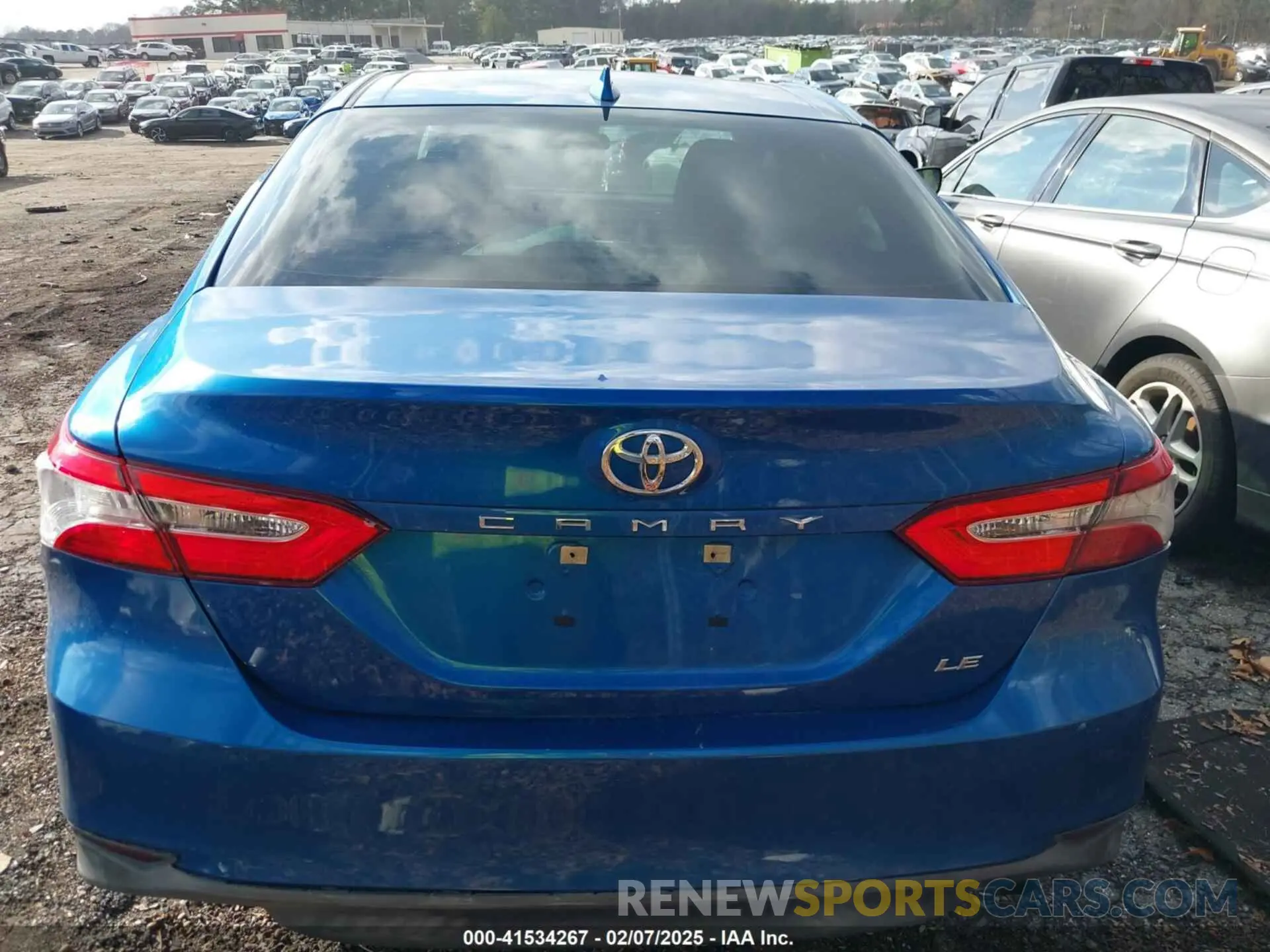17 Photograph of a damaged car 4T1C11AK8LU374557 TOYOTA CAMRY 2020