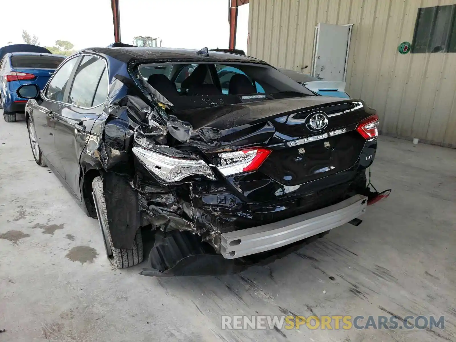 3 Photograph of a damaged car 4T1C11AK8LU381413 TOYOTA CAMRY 2020