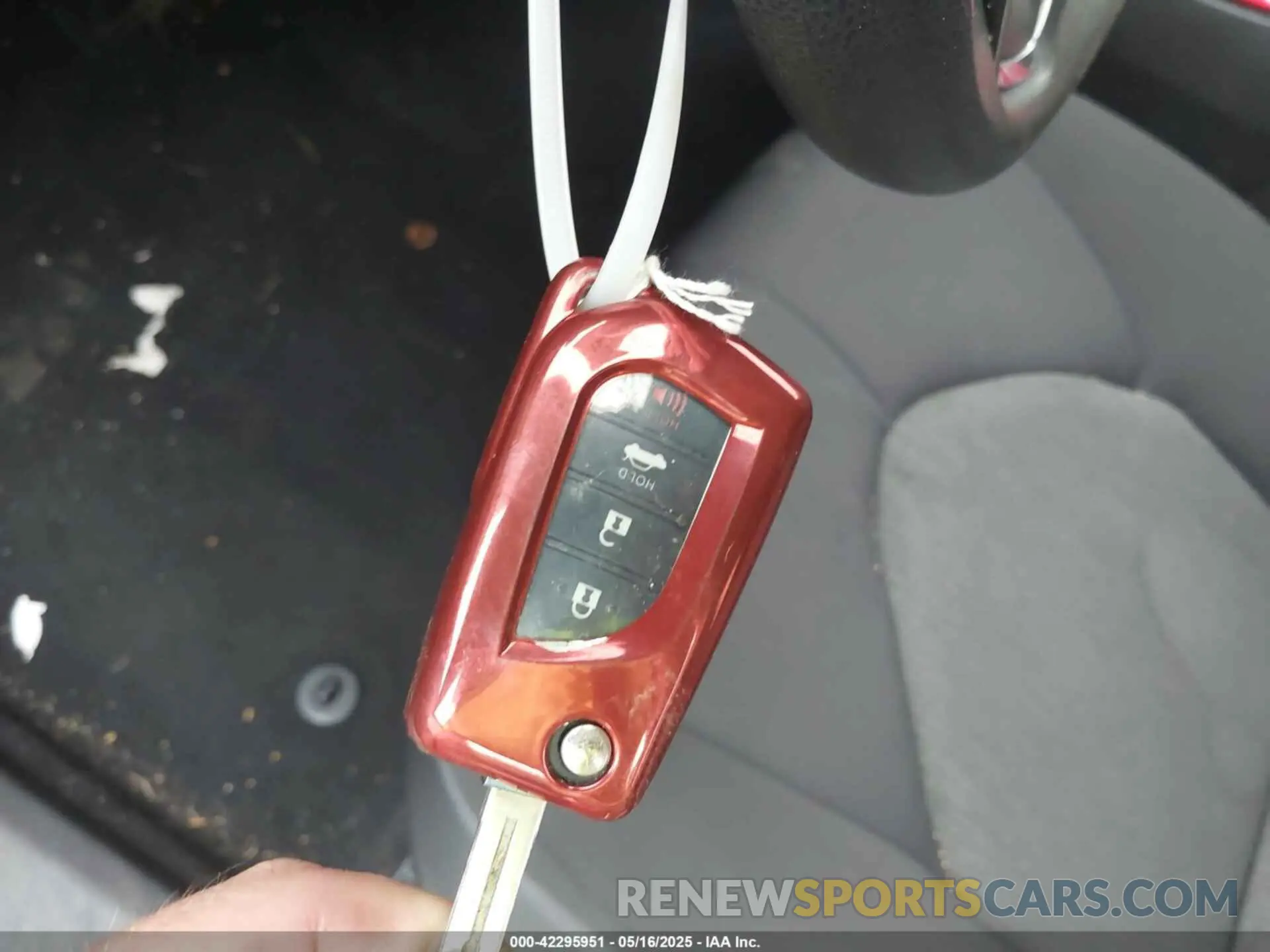 11 Photograph of a damaged car 4T1C11AK8LU859684 TOYOTA CAMRY 2020