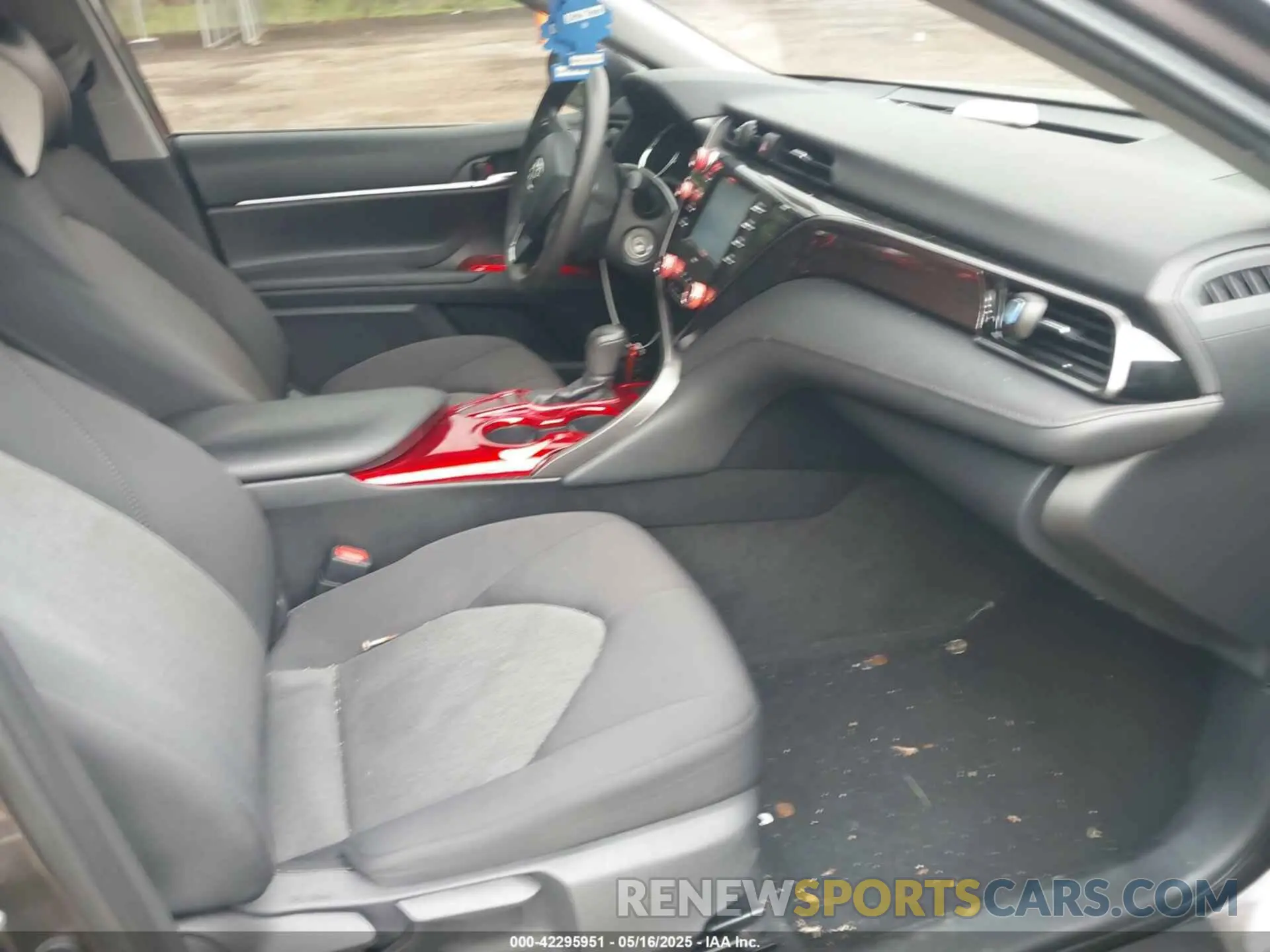 5 Photograph of a damaged car 4T1C11AK8LU859684 TOYOTA CAMRY 2020