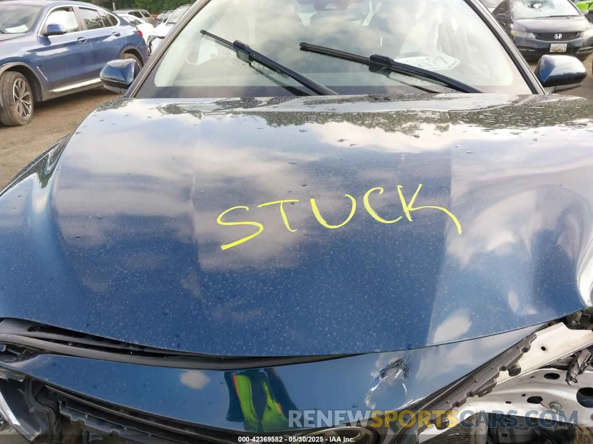 10 Photograph of a damaged car 4T1C11AK8LU871205 TOYOTA CAMRY 2020