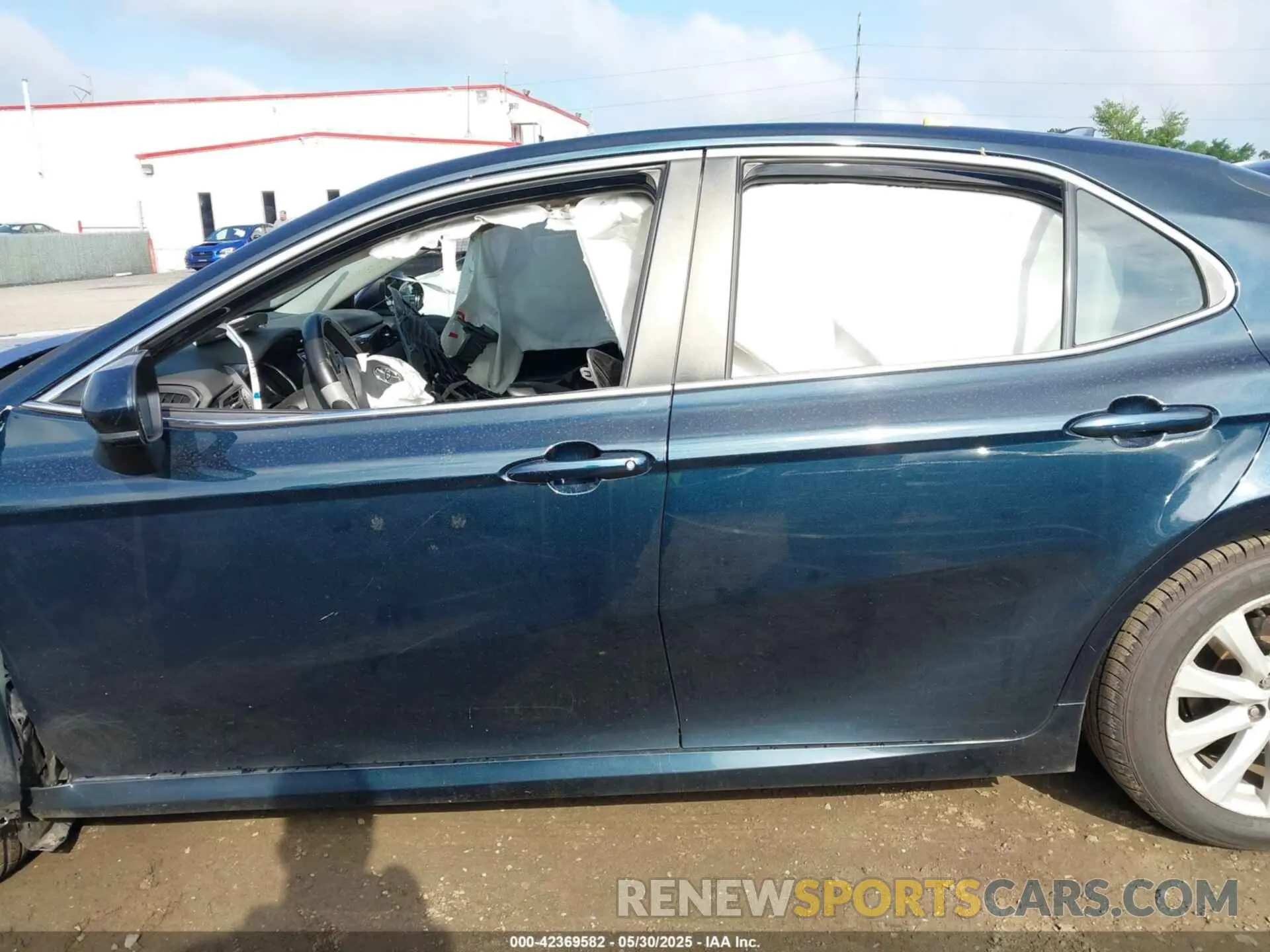13 Photograph of a damaged car 4T1C11AK8LU871205 TOYOTA CAMRY 2020