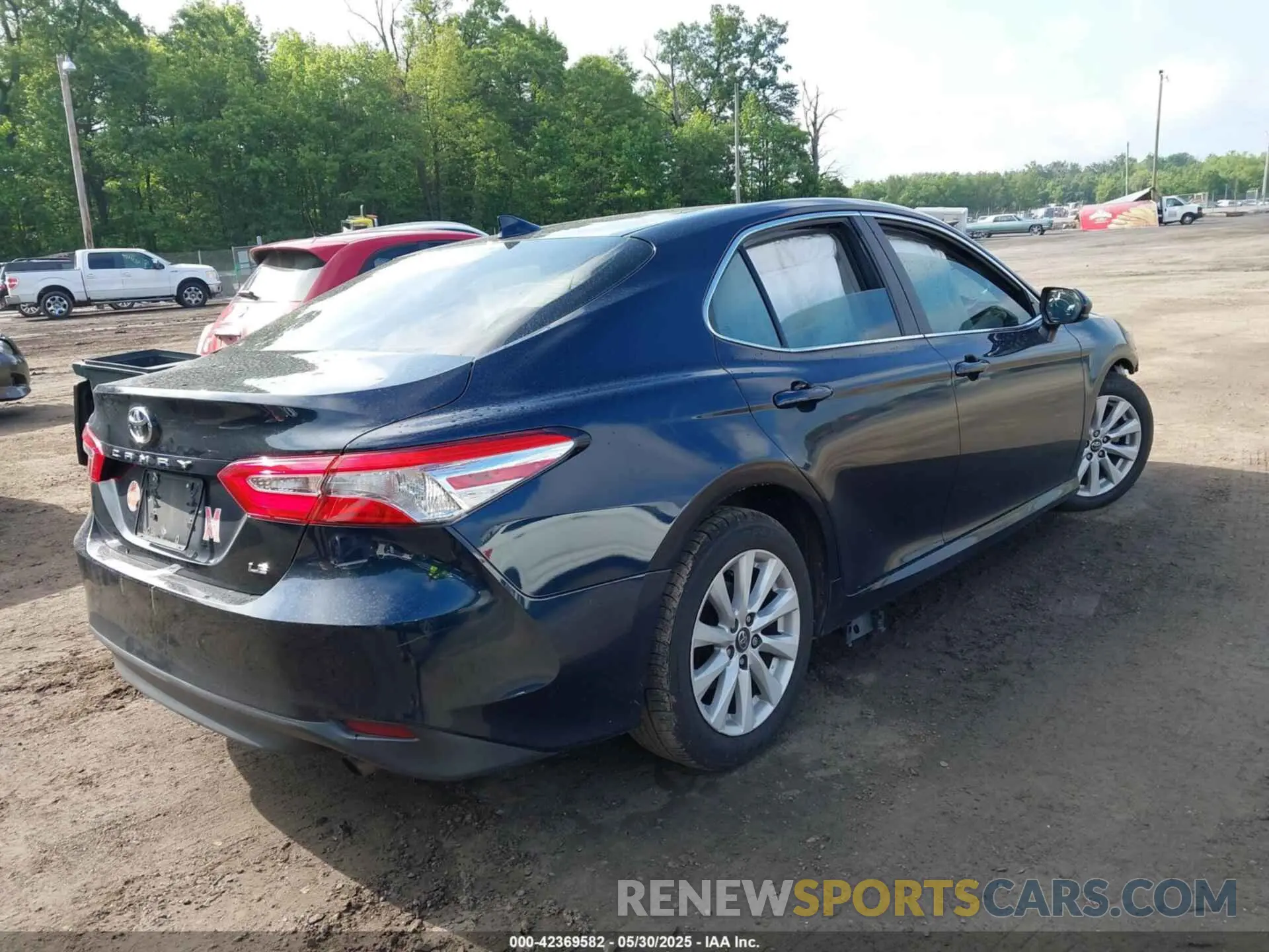 4 Photograph of a damaged car 4T1C11AK8LU871205 TOYOTA CAMRY 2020