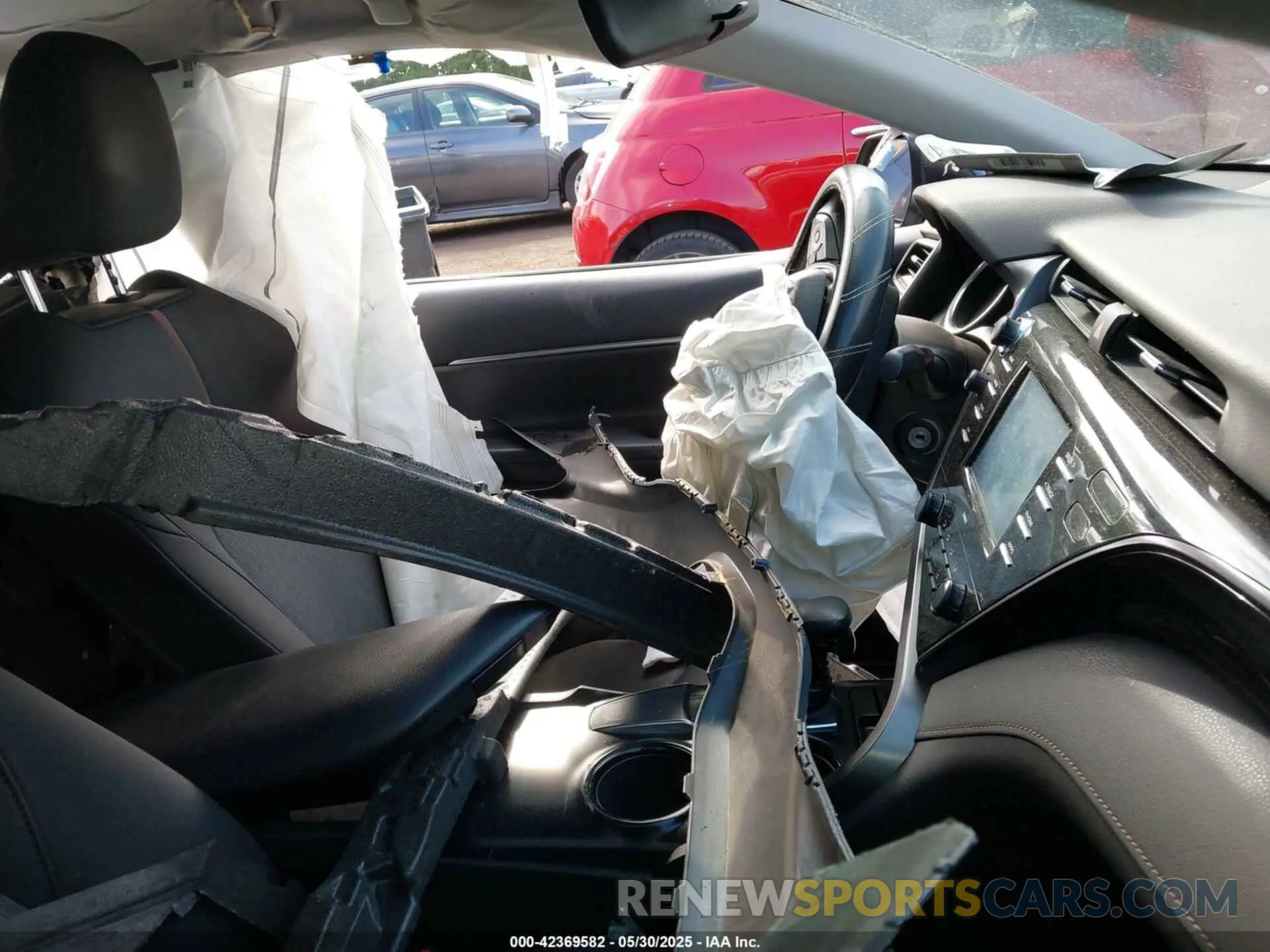 5 Photograph of a damaged car 4T1C11AK8LU871205 TOYOTA CAMRY 2020