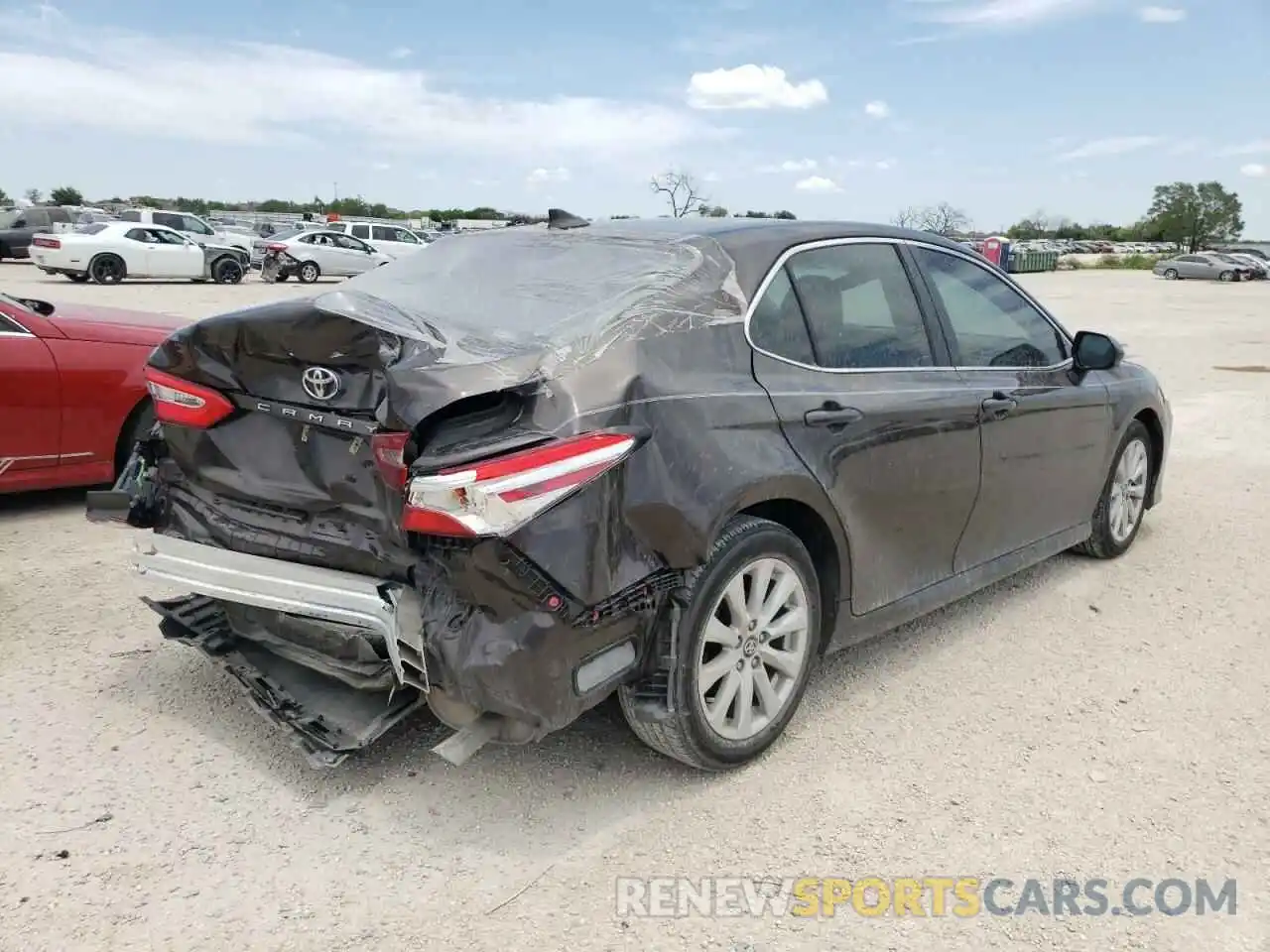 4 Photograph of a damaged car 4T1C11AK8LU890059 TOYOTA CAMRY 2020