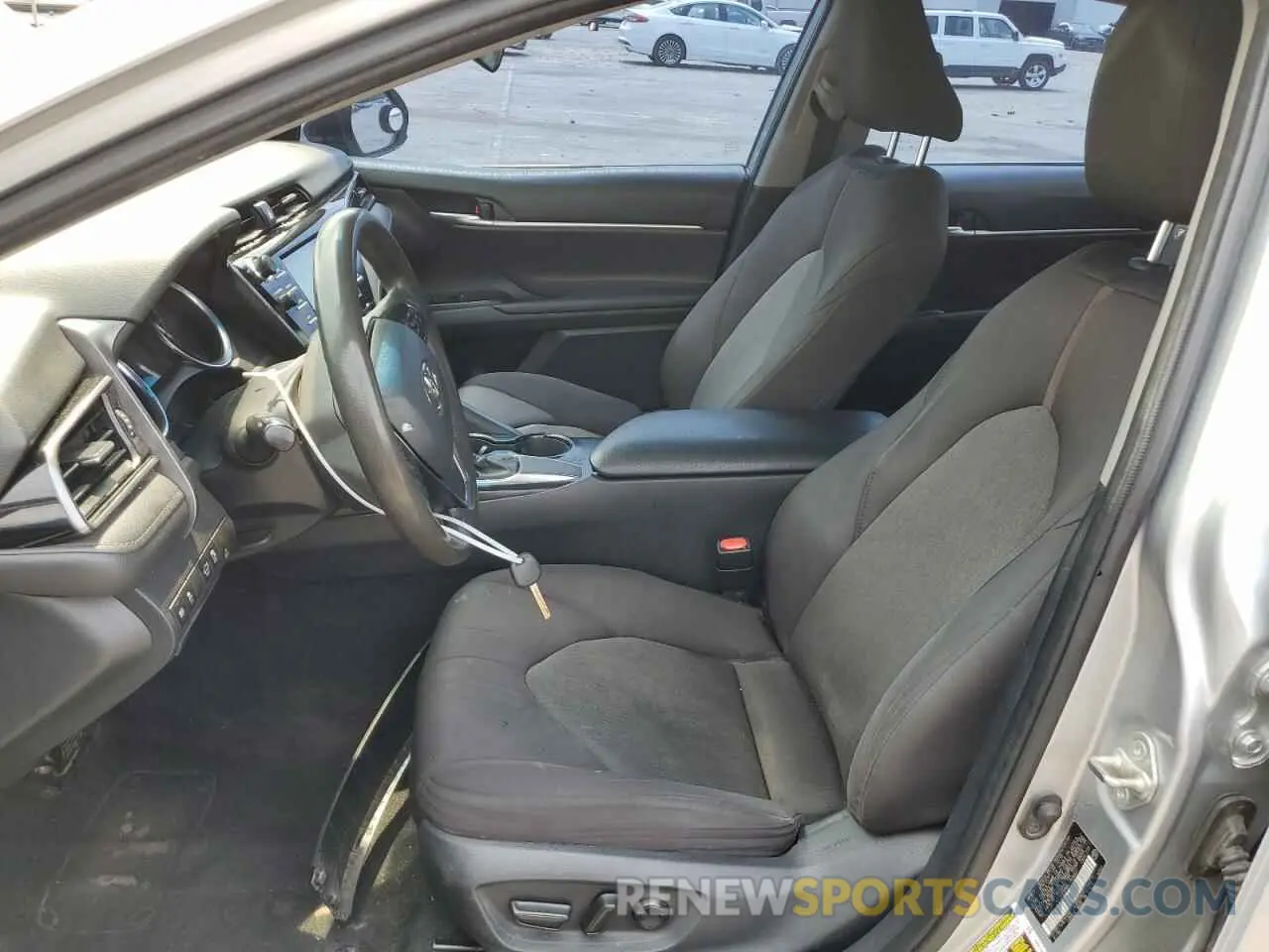7 Photograph of a damaged car 4T1C11AK8LU916627 TOYOTA CAMRY 2020
