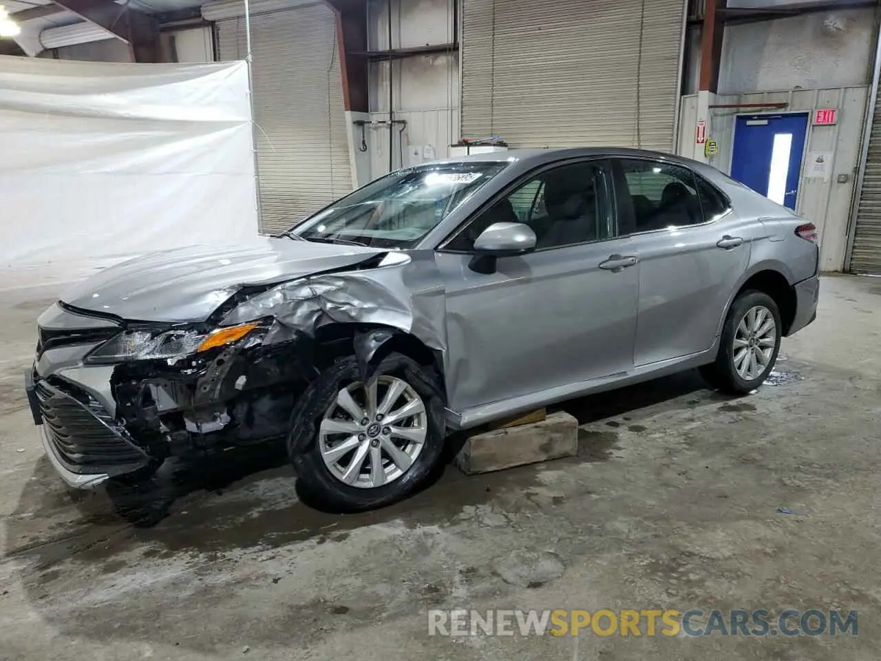 1 Photograph of a damaged car 4T1C11AK8LU925599 TOYOTA CAMRY 2020