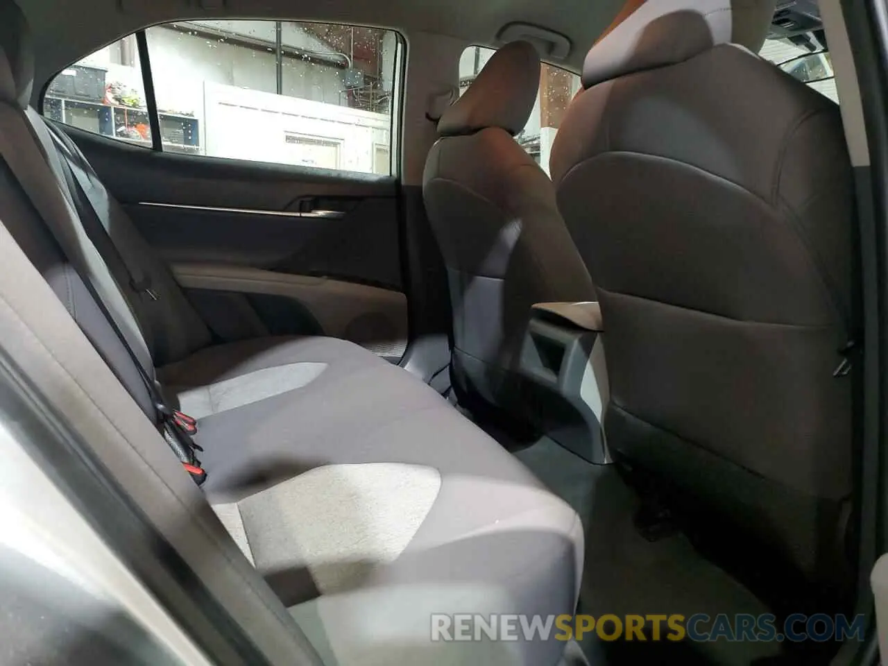 10 Photograph of a damaged car 4T1C11AK8LU925599 TOYOTA CAMRY 2020
