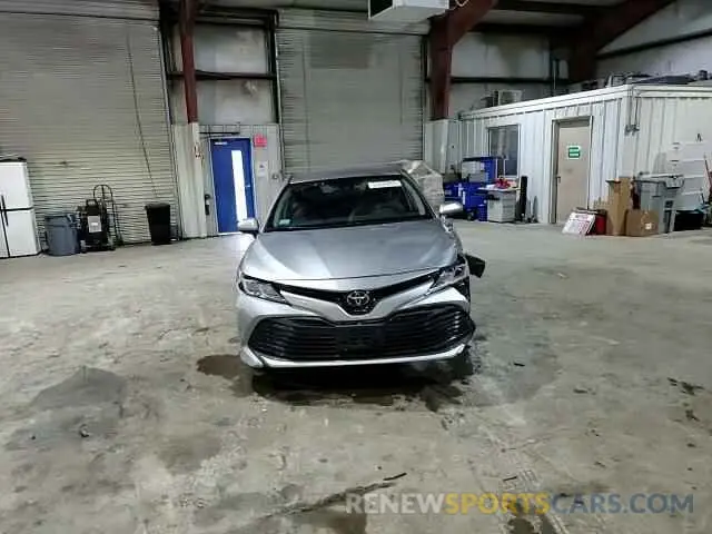 14 Photograph of a damaged car 4T1C11AK8LU925599 TOYOTA CAMRY 2020