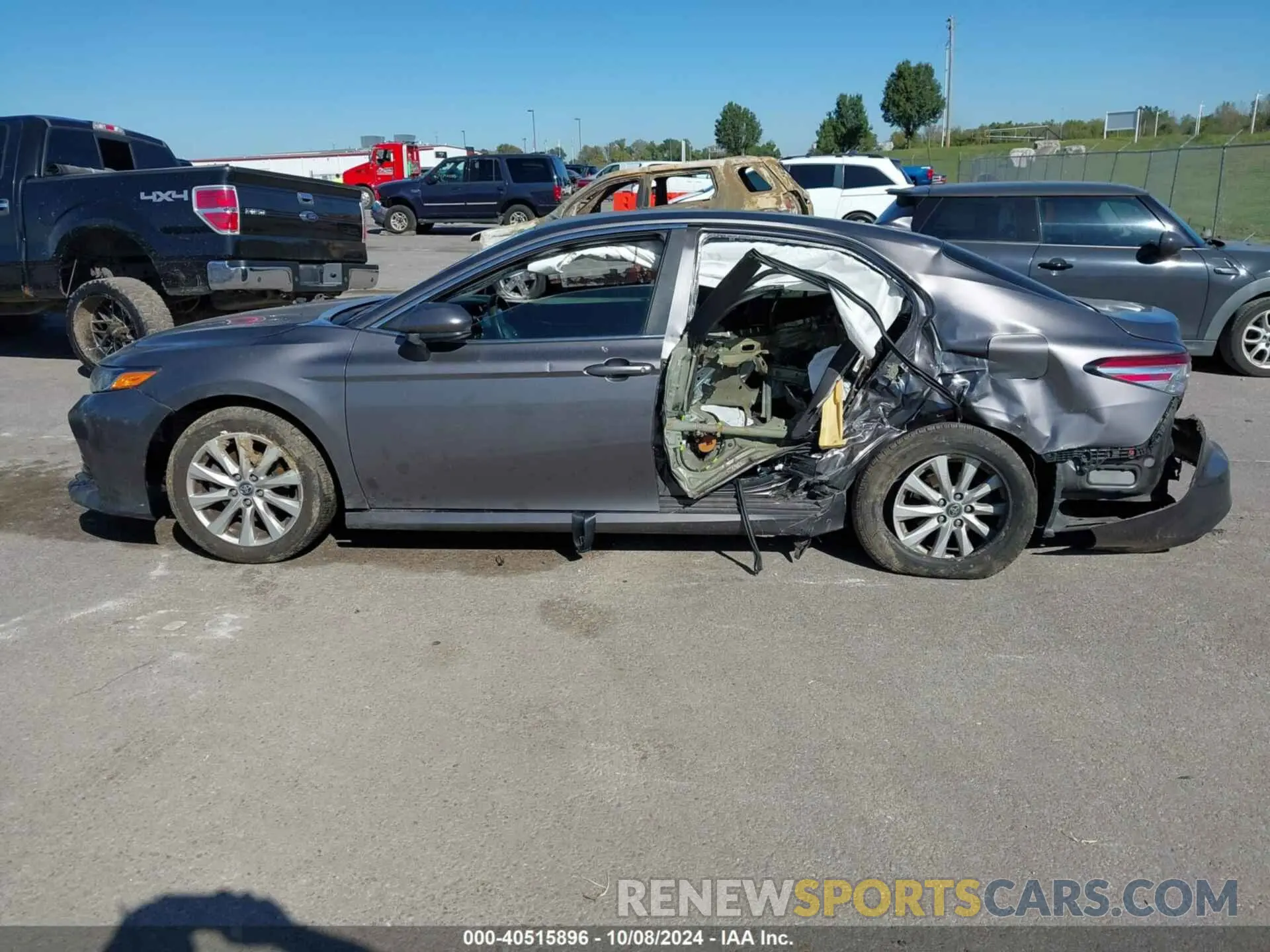 13 Photograph of a damaged car 4T1C11AK8LU925750 TOYOTA CAMRY 2020