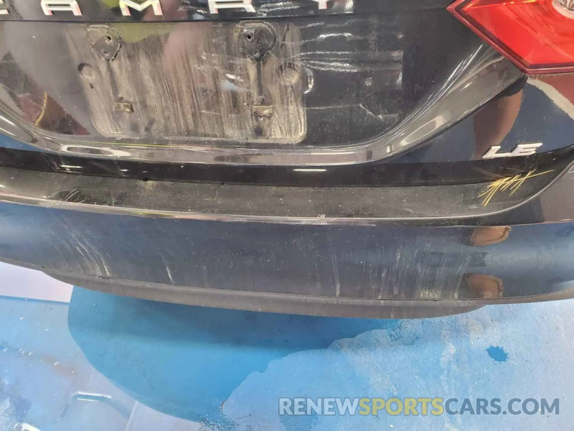 17 Photograph of a damaged car 4T1C11AK8LU926008 TOYOTA CAMRY 2020